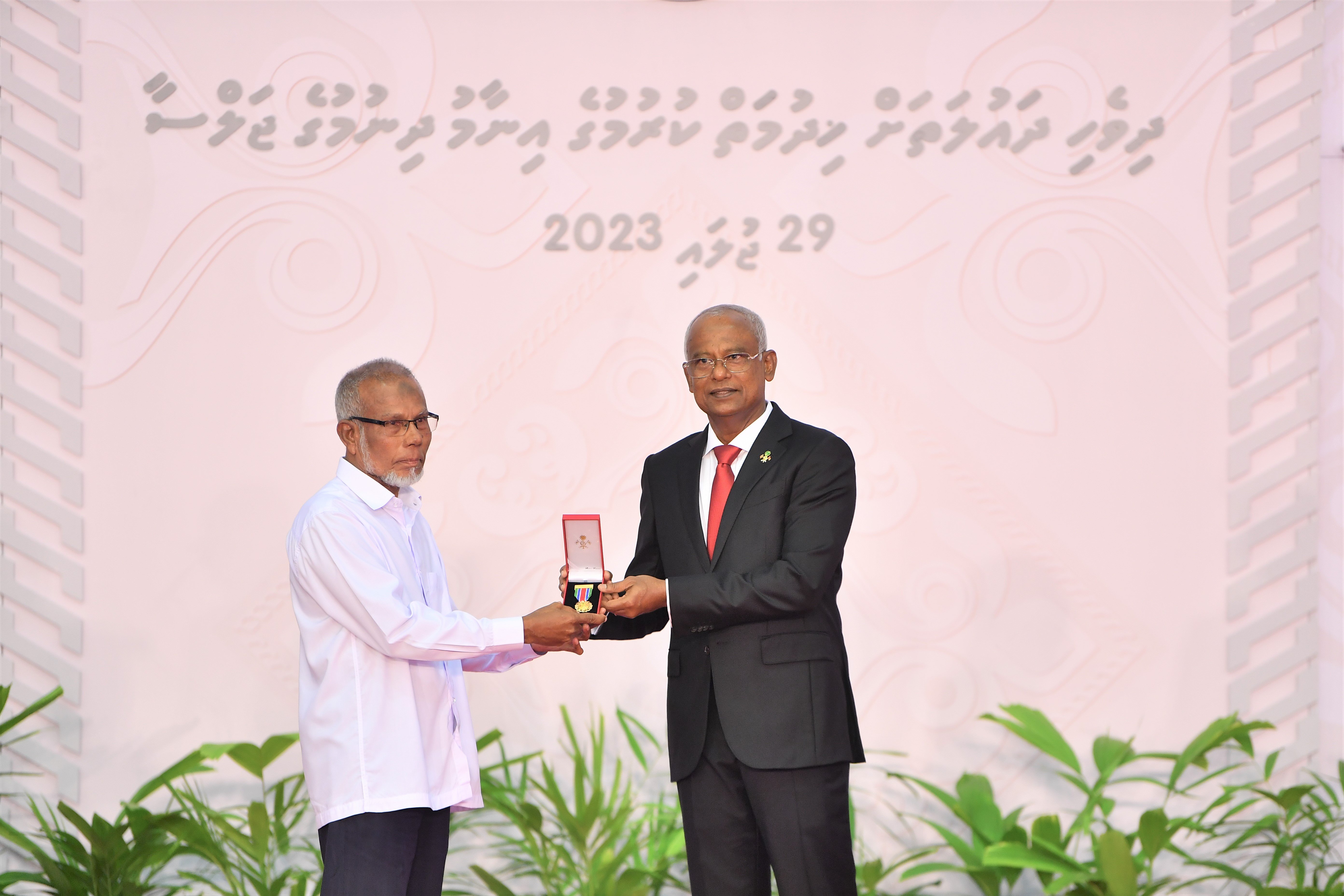47 އަހަރު ދައުލަތަށް ހިދުމަތް ކުރެެއްވި ޒަކީ ނިޔާވެއްޖެ