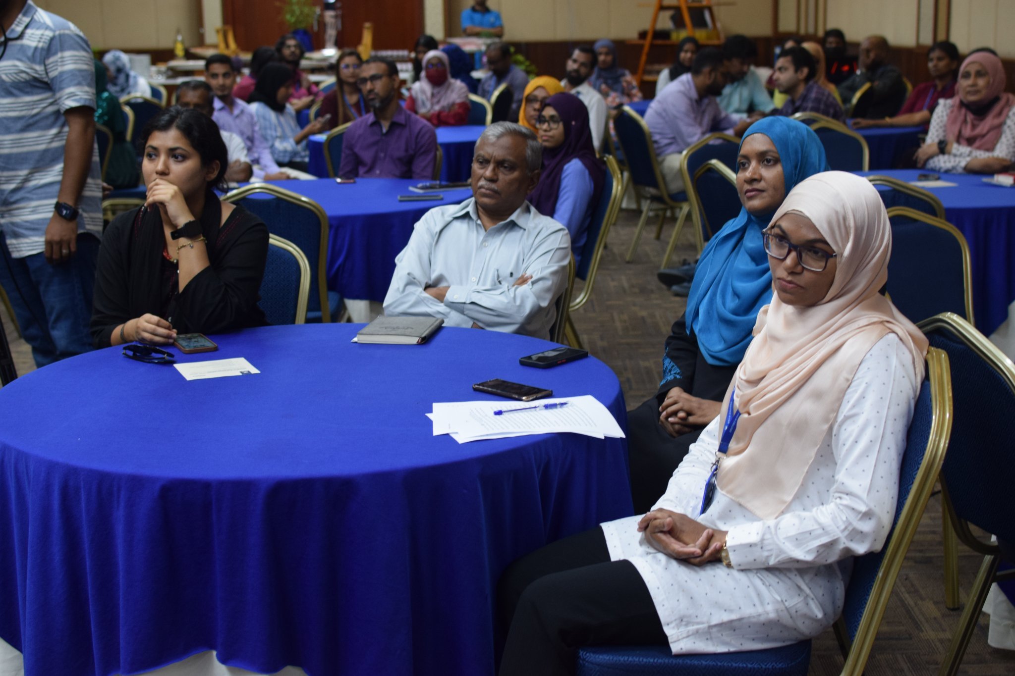 ޓީޗަރުންނަށް ދިމާވާ ގޮންޖެހުންތައް ދެނެގަތުމުގެ ދިރާސާއެއް