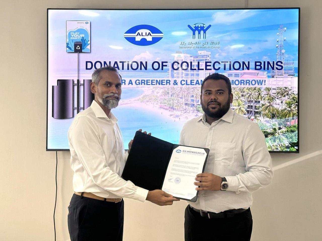 އެލިއާއިން މާފުށި ކައުންސިލަށް ކަލެކްޝަން ބިން ހަދިޔާކޮށްފި