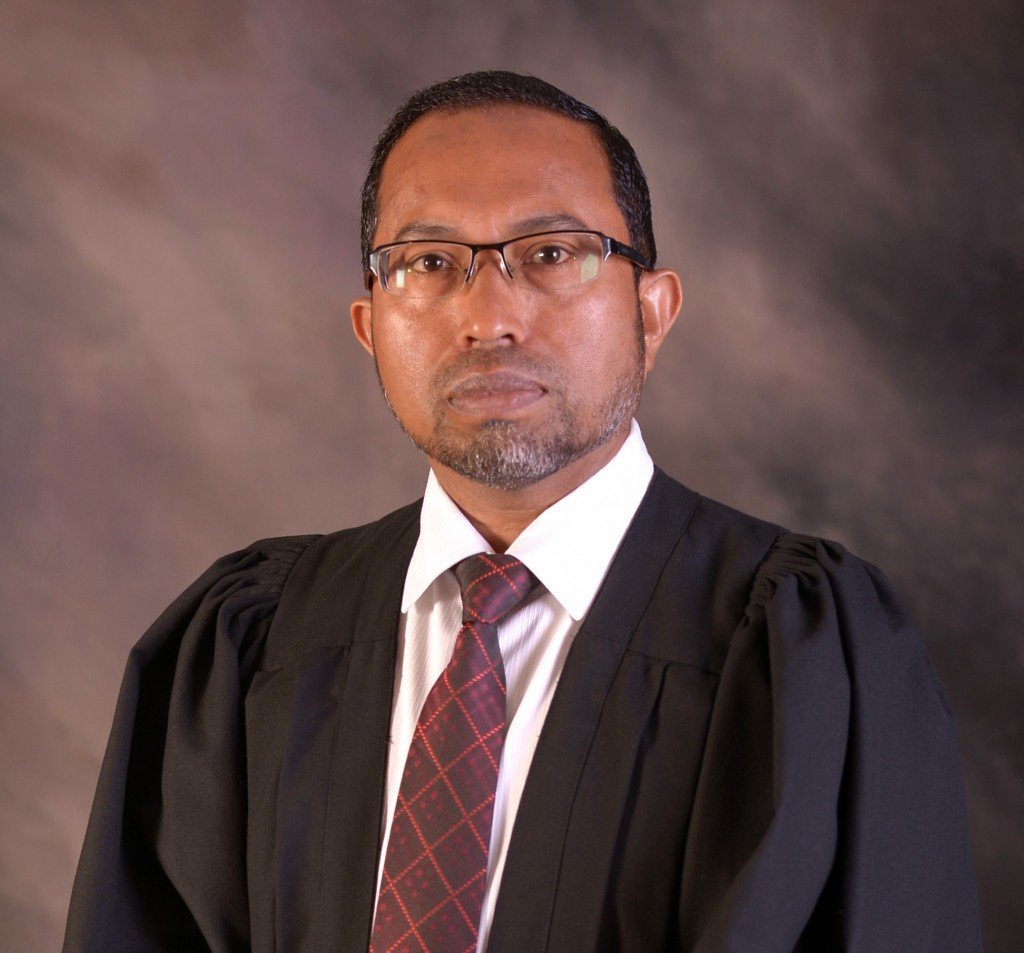 ހައިކޯޓުގެ ފަނޑިޔާރު ޝުއައިބު މަގާމުން ރިޓަޔާ ކުރައްވަނީ 
