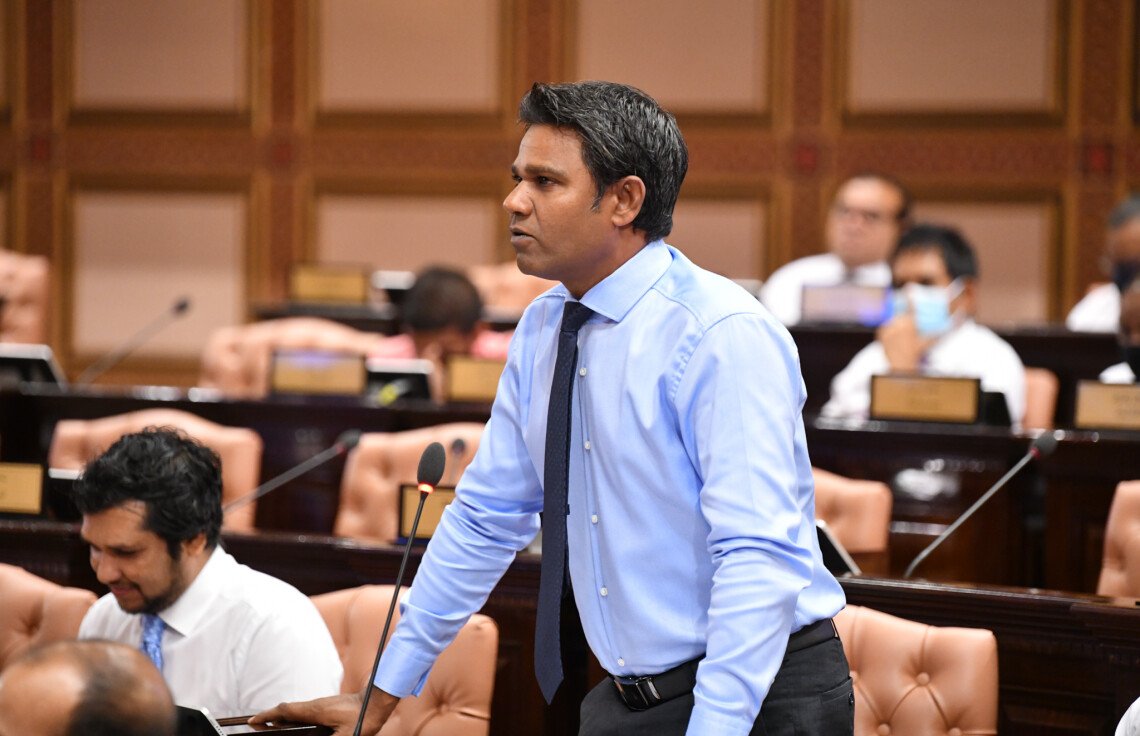 "ތުހުމަތު ކުރެވޭ ސަބަބު ހުއްޓަސް ބަންދުކުރާނެ ބިނާއެއް ނެތް"