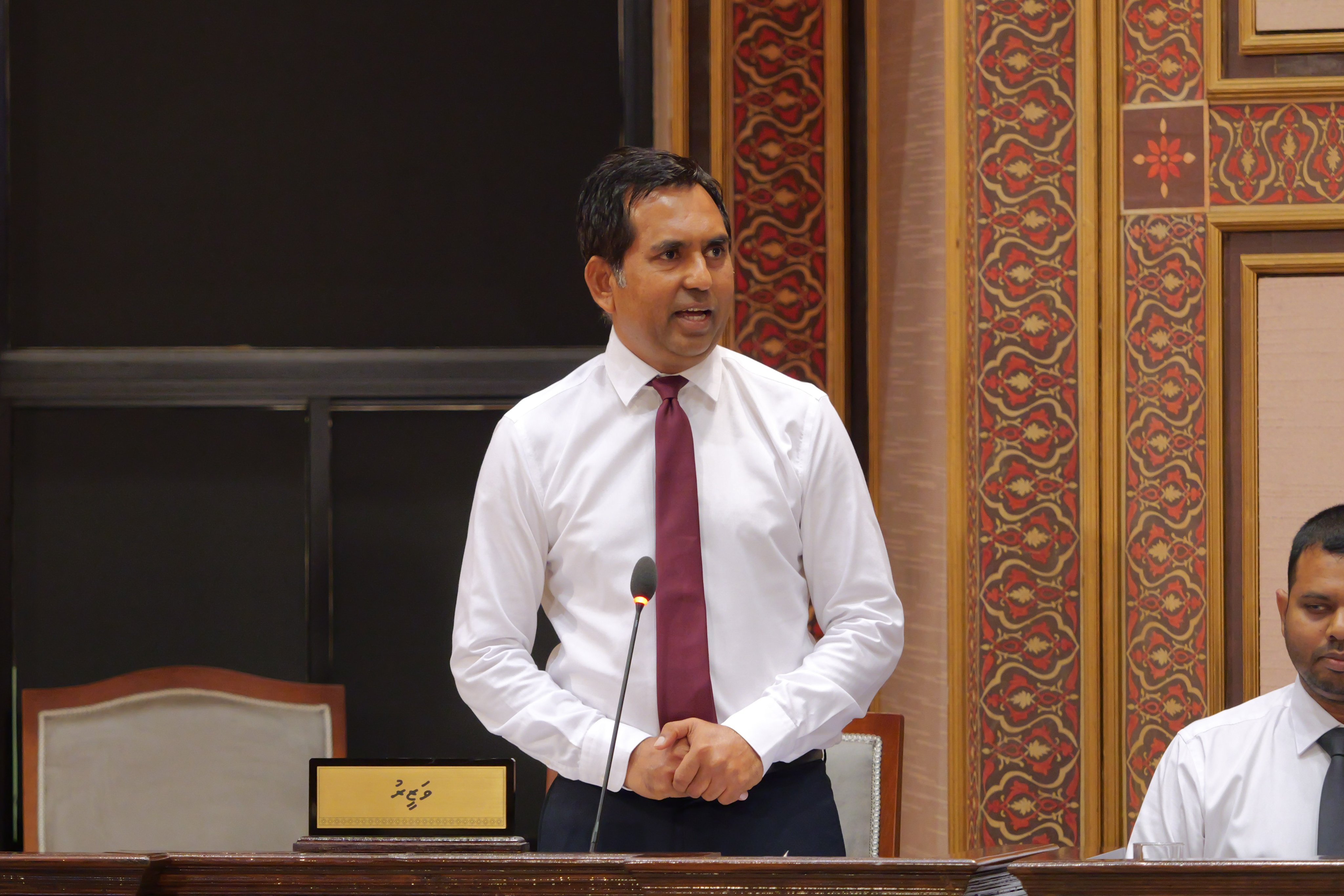 ބަންކަރިން އިން އަހަރެއް ތެރޭ ލިބުނީ 12 މިލިއަން ޑޮލަރު 