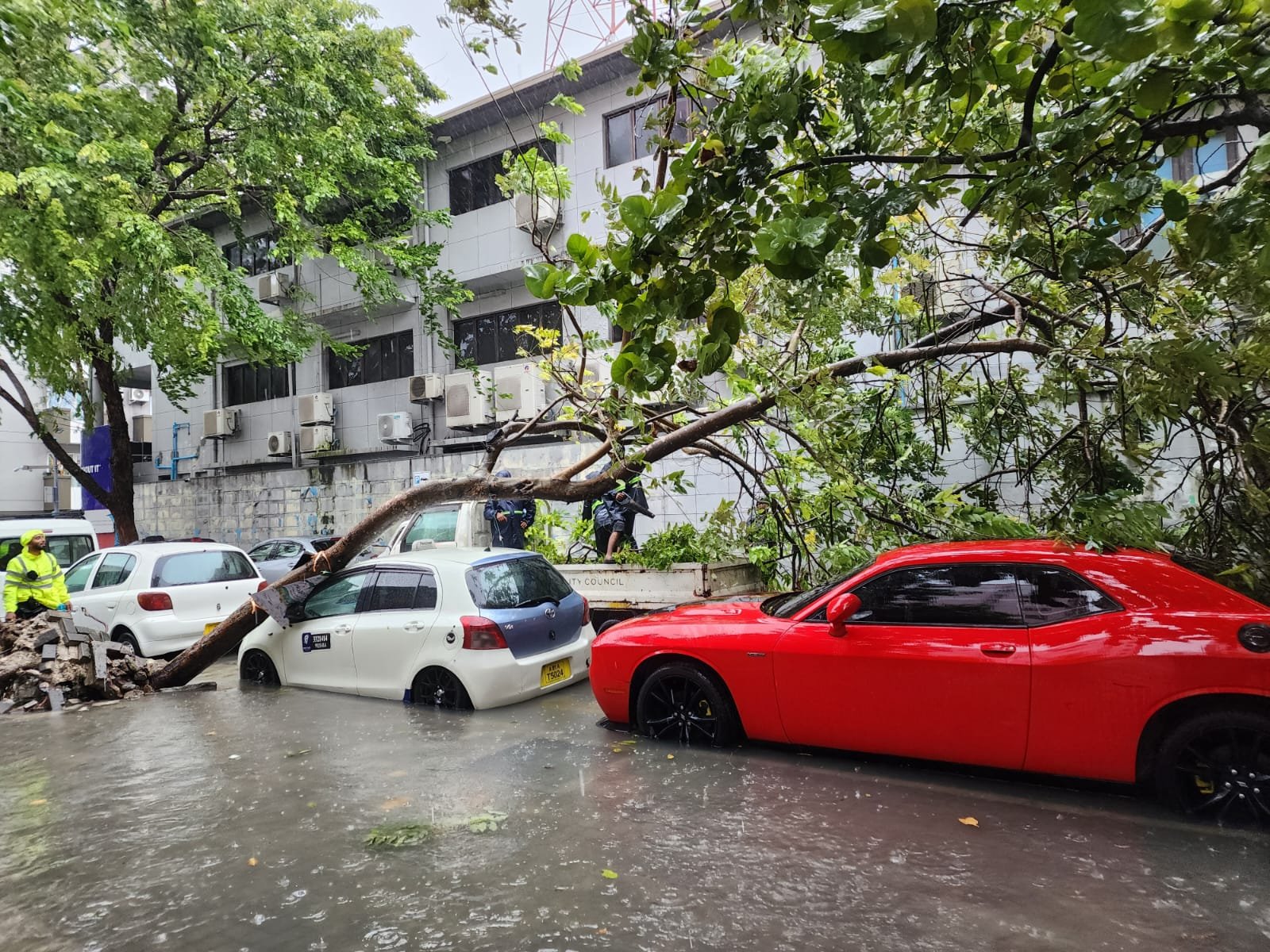 މޫސުން ގޯސްވެ، ފެންބޮޑުވުމުގެ އިތުރުން މާލެއަށް ގެއްލުންތަކެއް 
