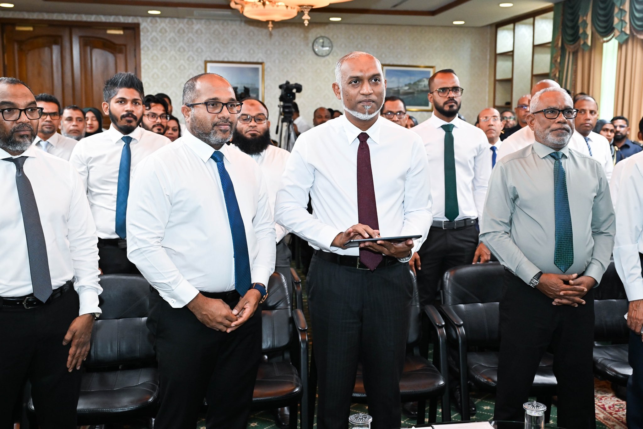 ޕާސްޕޯޓާއި އައިޑީ ކާޑުގެ ހިދުމަތް ދޭން މަގު ޗާޓެއް އެކުލަވާލައިފި