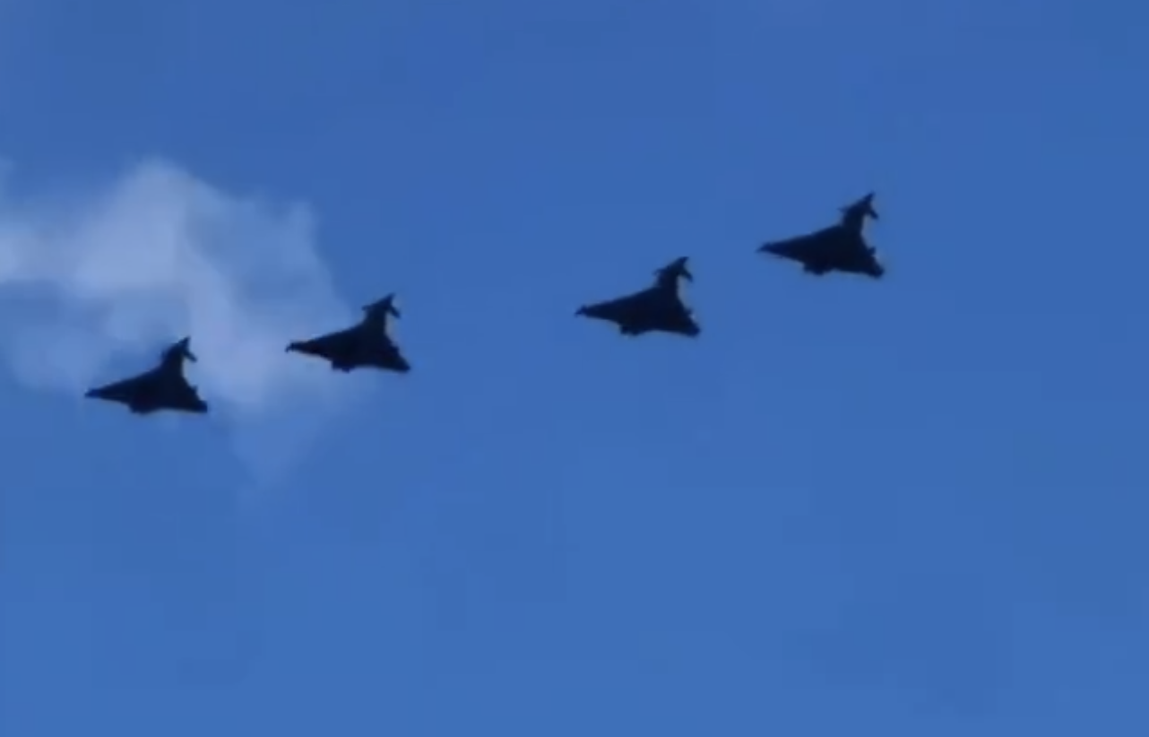 Italian airforce jets land in VIA