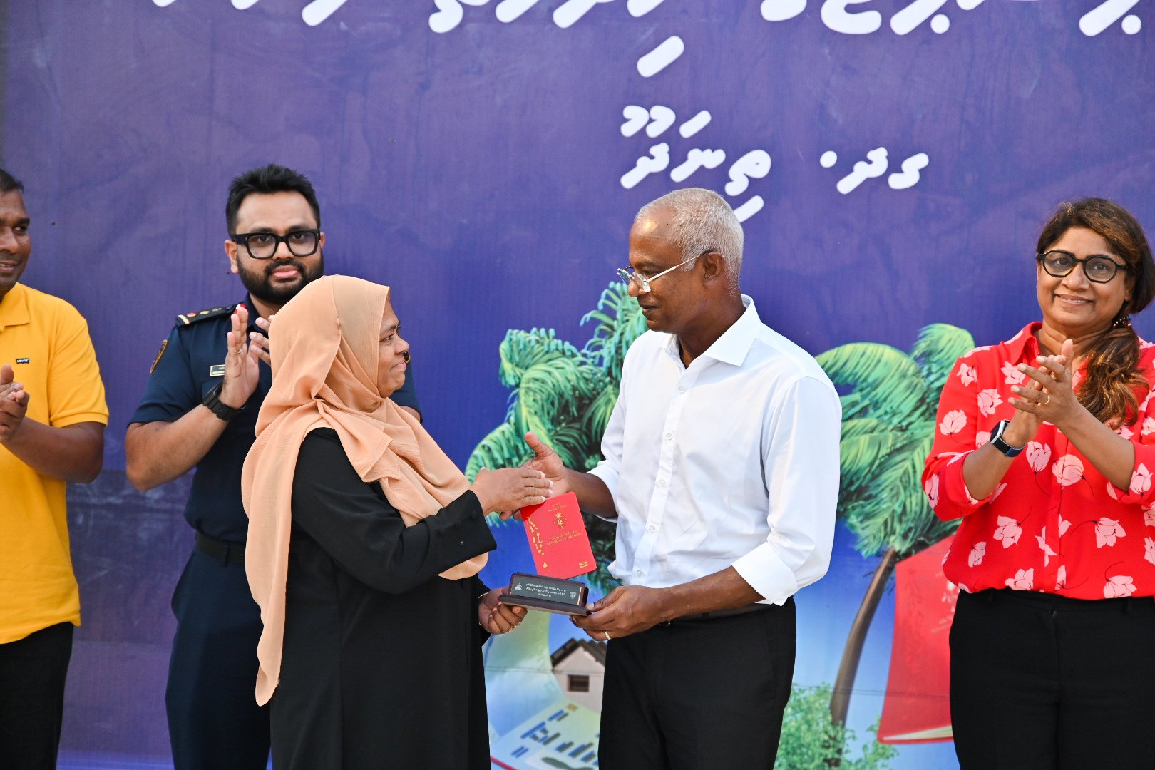 ތިނަދޫގައި ޕާސްޕޯޓު ހެދުމުގެ ހިދުމަތް ފަށައިފި