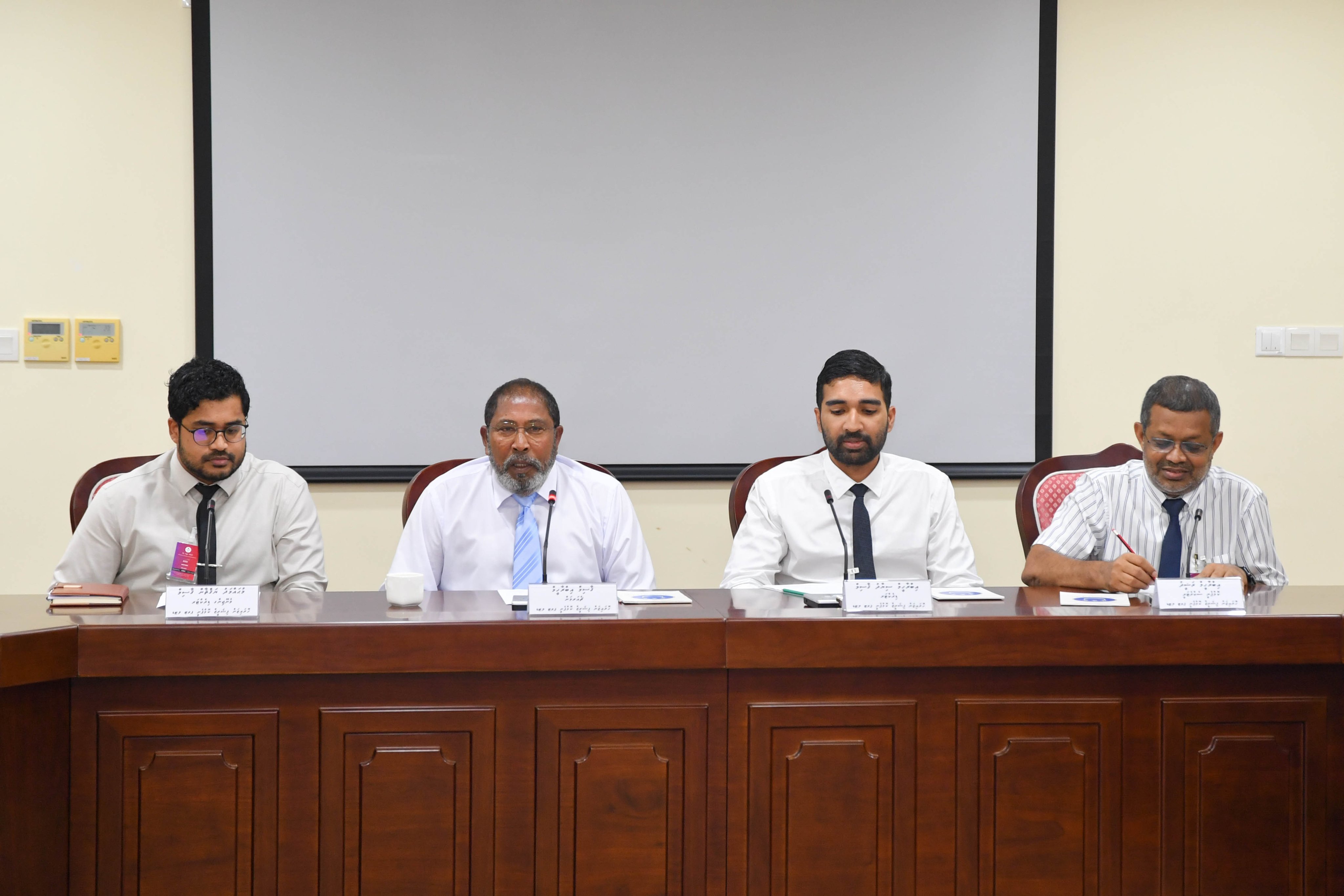ހޯޑެއްދޫ މަސް ފެކްޓަރީ މައްސަލާގައި ގާސިމަށް ގޯސްވީ ސަރުކާރުތައް
