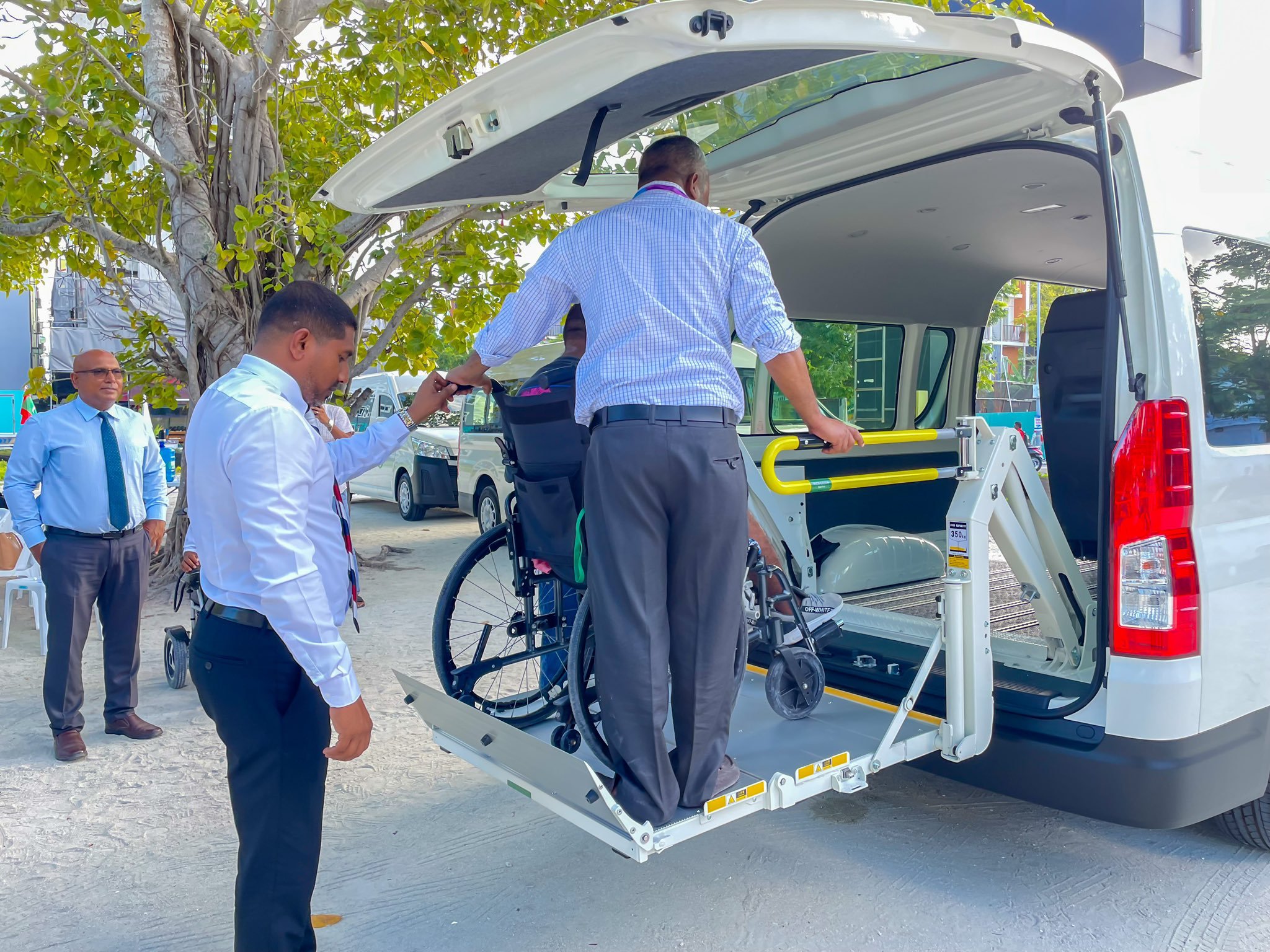 ނުކުޅެދުންތެރިކަން ހުންނަ މީހުންނަށް ޖަޕާނުން ތިން ވެހިކަލް ދީފި