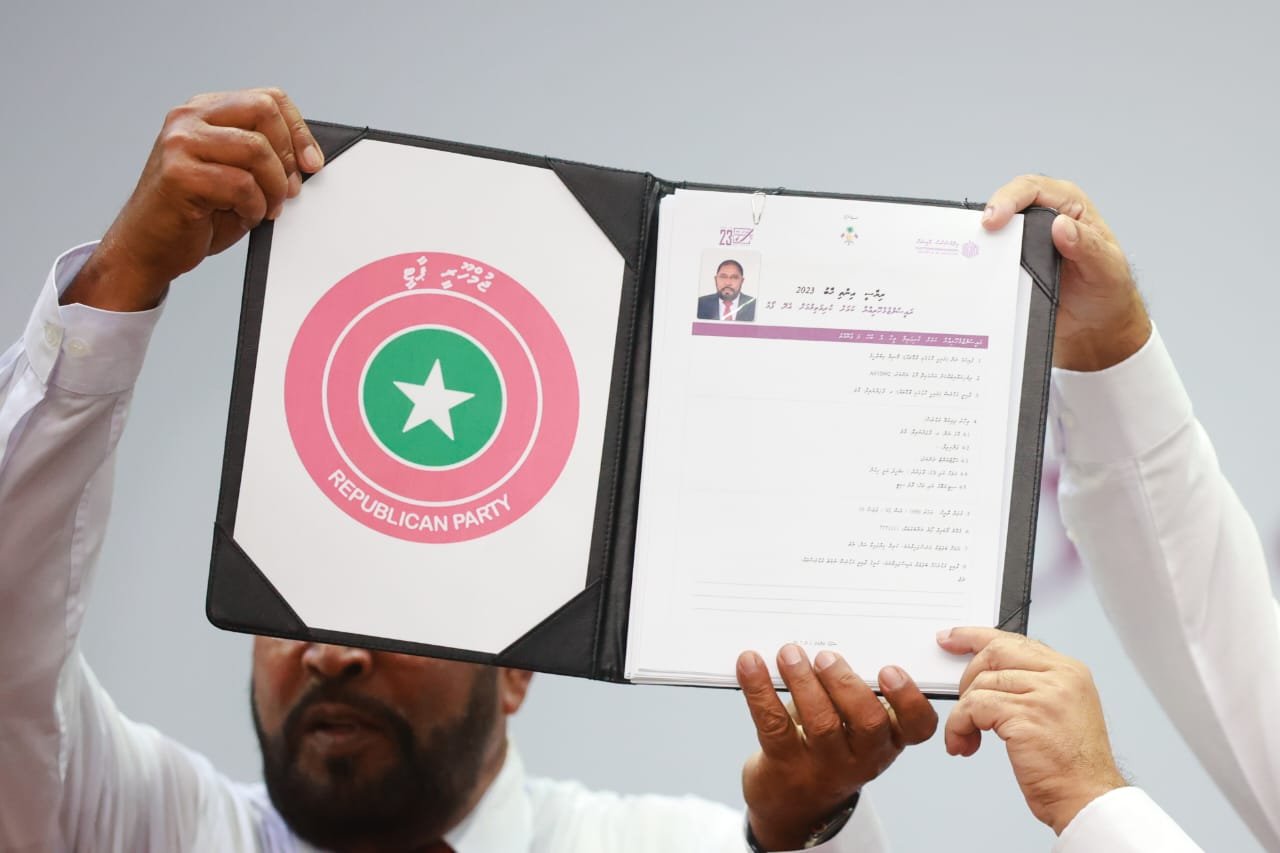 ފޯރިގަދަ ހިނގާލުމަކާއެކު ގާސިމްގެ ކެންޑިޑެސީ ފޯމު ހުށަހަޅައިފި