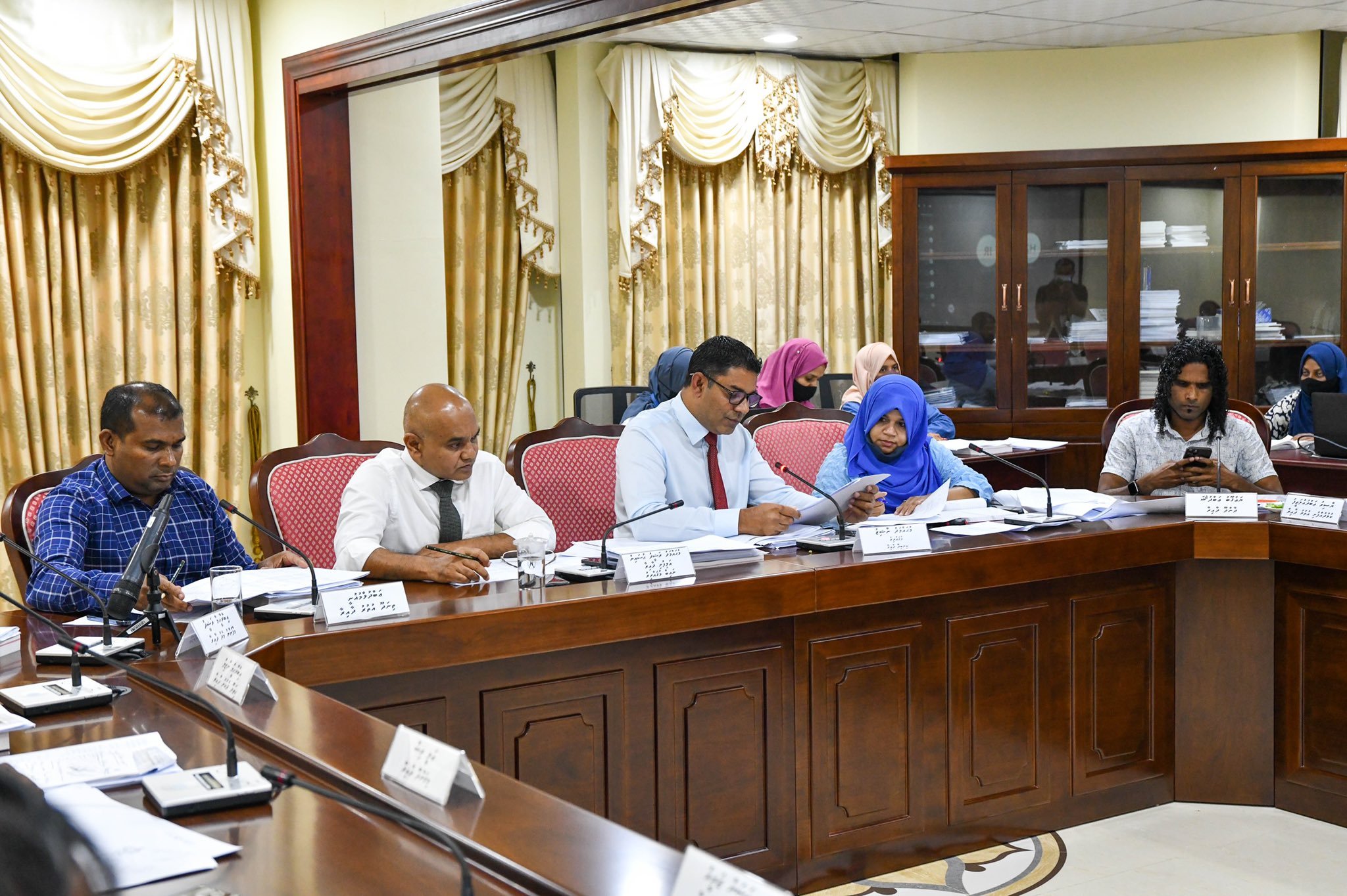 އާމްދަނީ އިތުރުކުރާ ބިލުތައް ބަޖެޓާއެކު ހުށަހެޅުމަށް ލަފާ ދެނީ