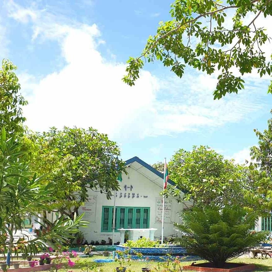 ސ. އަތޮޅު މަދަރުސާގެ ބިދޭސީ ޓީޗަރަކު ދީން ދޮގުކުރި މައްސަލައެއް