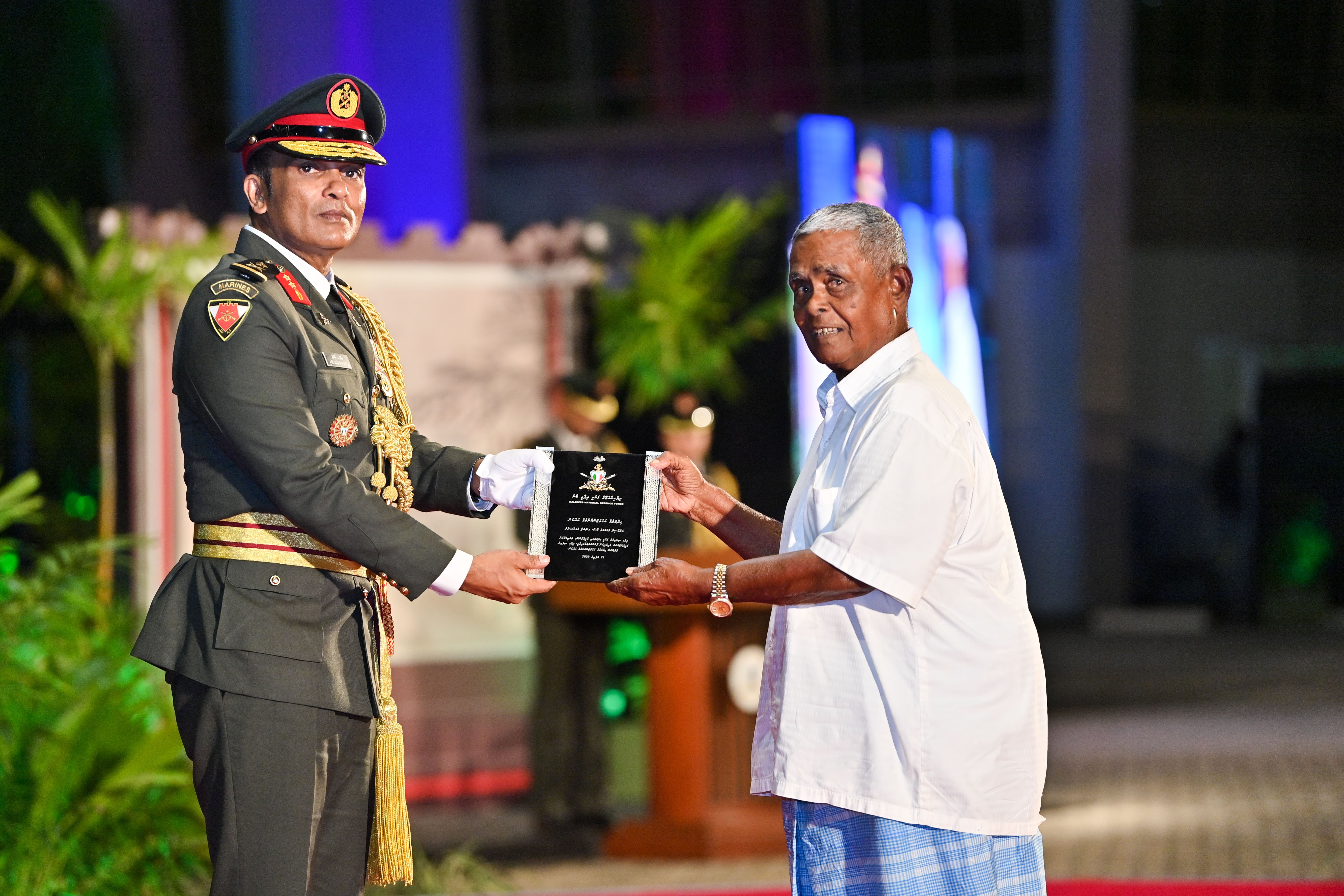 އުއްޗު، ސިފައިންނަށް ކޮށްދެއްވި ހިދުމަތުގެ އަގު ވަޒަންކޮށްފި