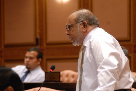 ގައްދޫ ޒާހިރުގެ ހަނދާނުގައި މަޖިލީހުގައި ސުކޫތެއް