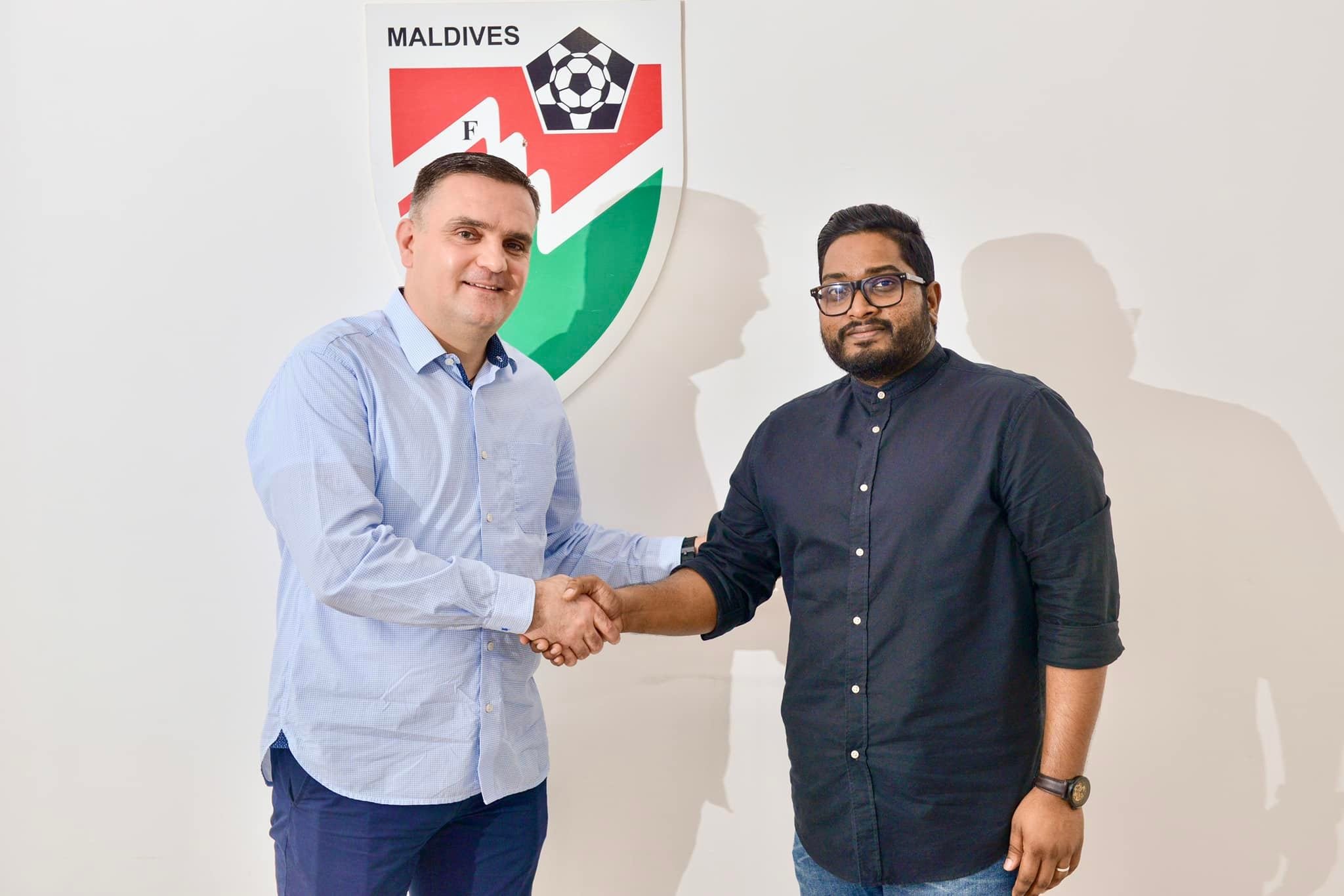 ސާބިއާގެ ކޯޗަކާ އެކު އަންހެން ޓީމް ދެ މުބާރާތަކަށް ތައްޔާރުވަނީ