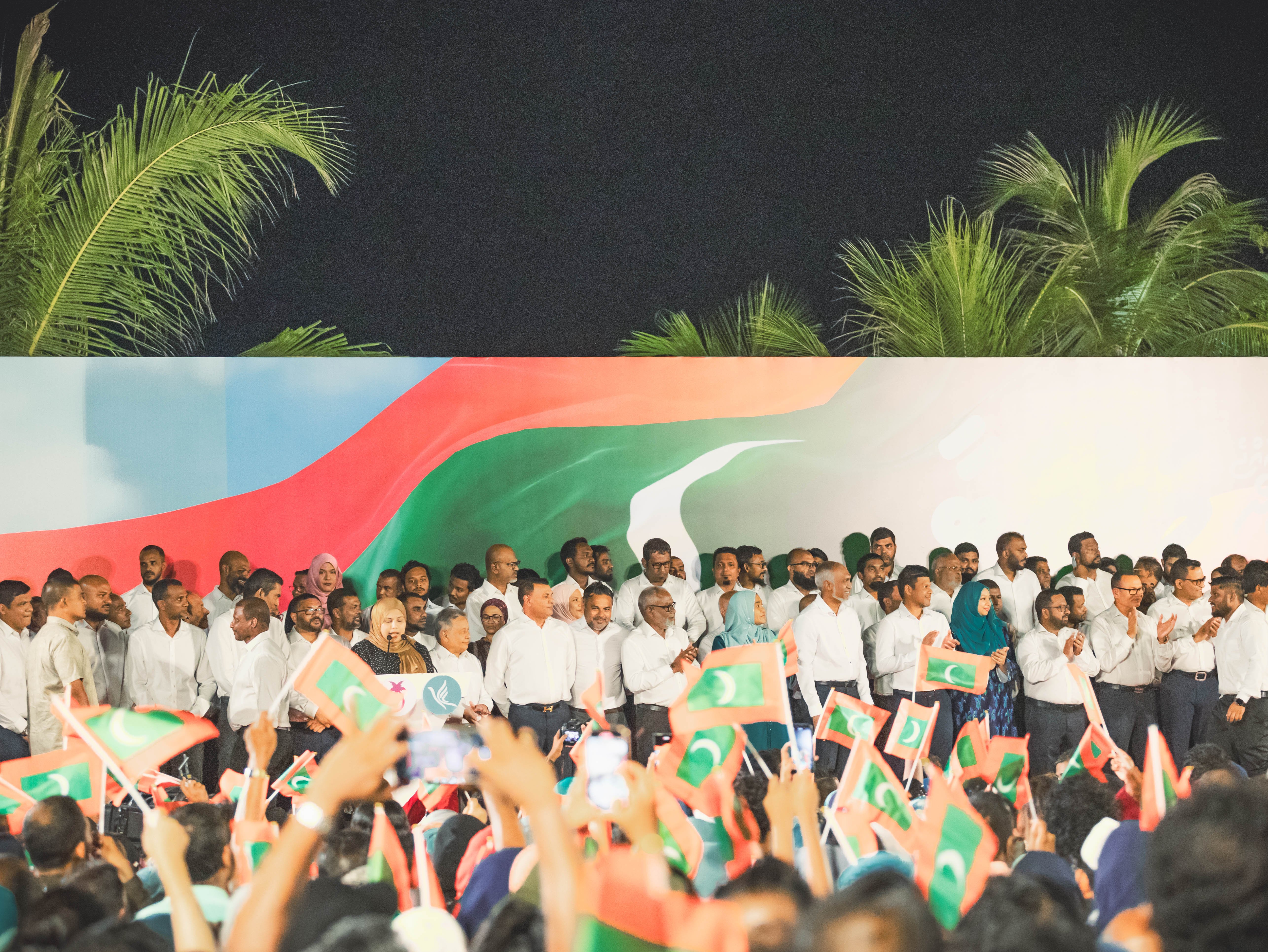 ކެމްޕެއިން ވަރުގަދަވެ، މުސާރަ މުރާޖާ ކުރަން މެންބަރުން ވައުދުވަނީ
