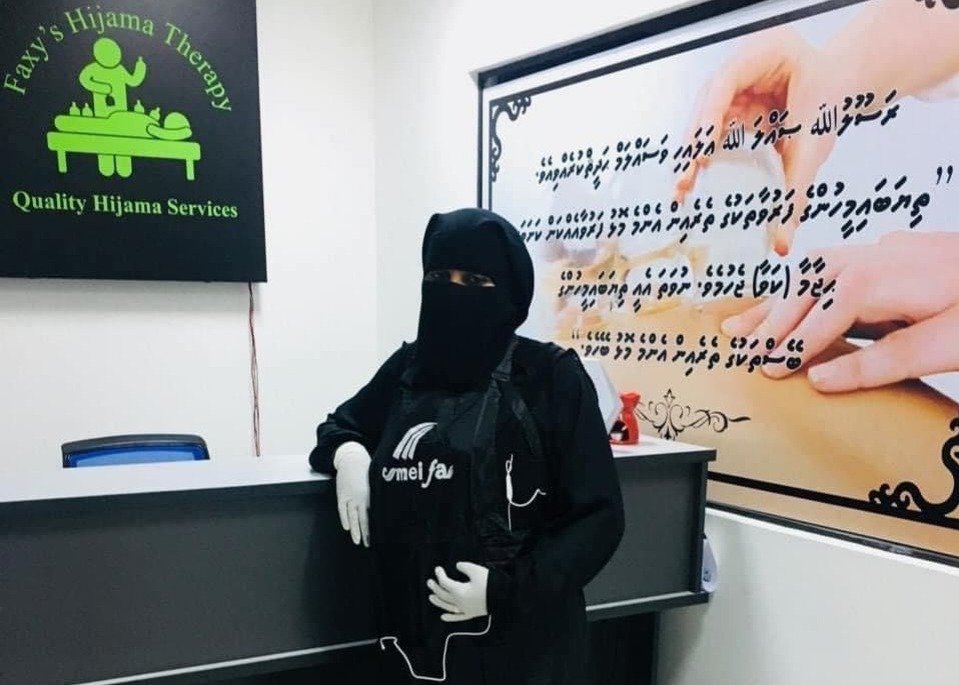 ފަޒީލާ ހިޖާމާ ހުއްޓާލައިފި، ދެން ޖާހާނީ ރަޖިސްޓްރީ ކޮށްގެން