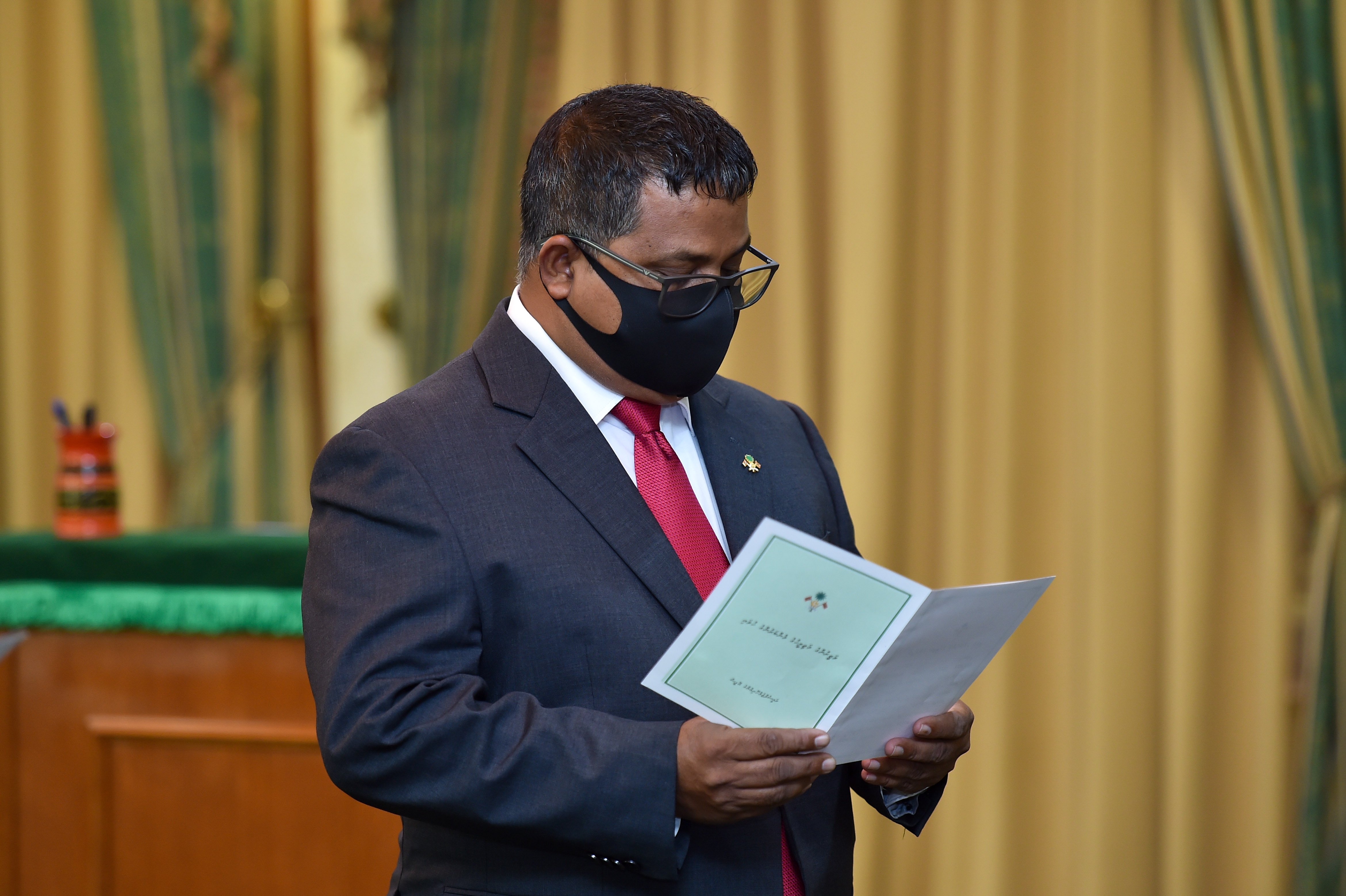 ކުންފުންޏެއްގައި ޑރ. ހުސެއިންގެ ހިއްސާ އޮތުމުން ލަފާ ހޯދަނީ