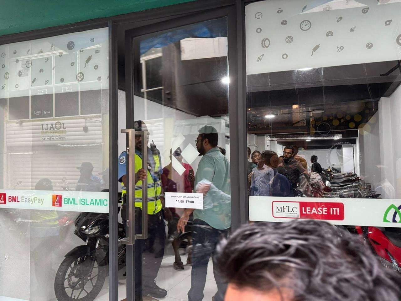 ފައިސާ ދެއްކިޔަސް ކިންގްސްޓަންއިން ސައިކަލް ނުދީ އަށް މަސް!