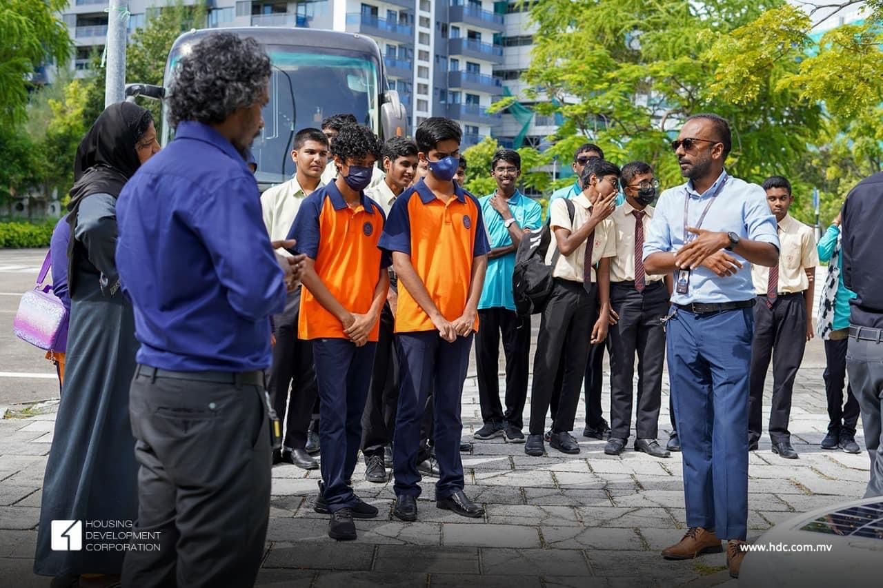 އެޗްޑީސީން ސްކޫލު ދަރިވަރުންނަށް ސްމާޓް ސިޓީ ސްޓަޑީޒް ޓުއާއެއް