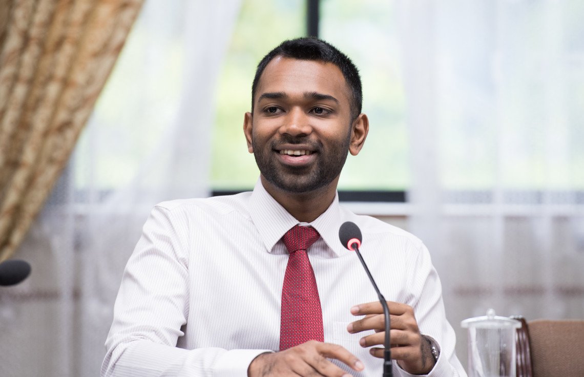 "މާލޭގައި ހާލުގައި، އަލިފުށީގައި ބަޖެޓުގައި ނެތް އެއާޕޯޓެއް"