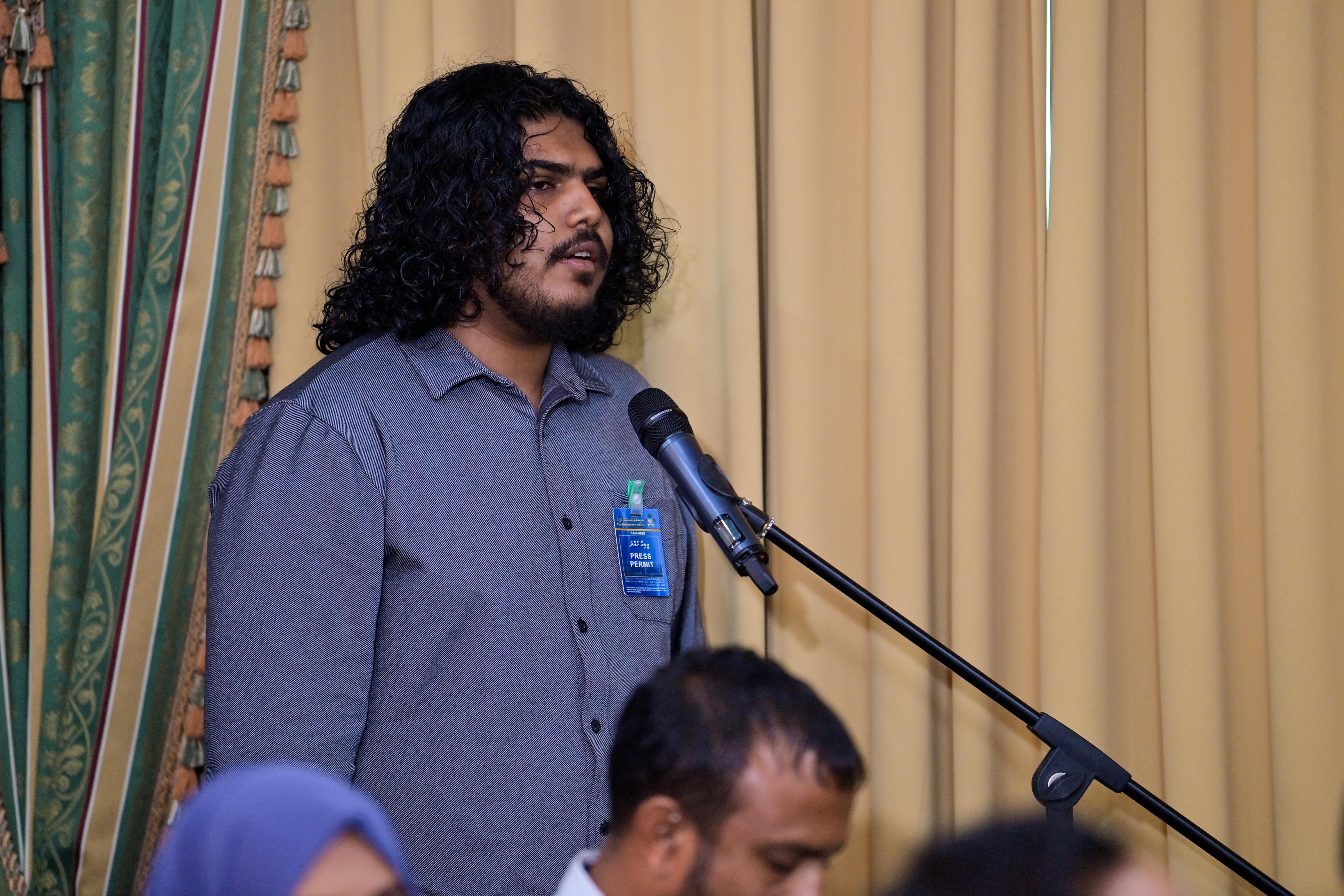 "އަޒާން ހާޒިރުކުރަނީ ތަހުގީގުގެ ބޭނުމަށް، ލިޔުމަކާ ގުޅިގެން ނޫން"