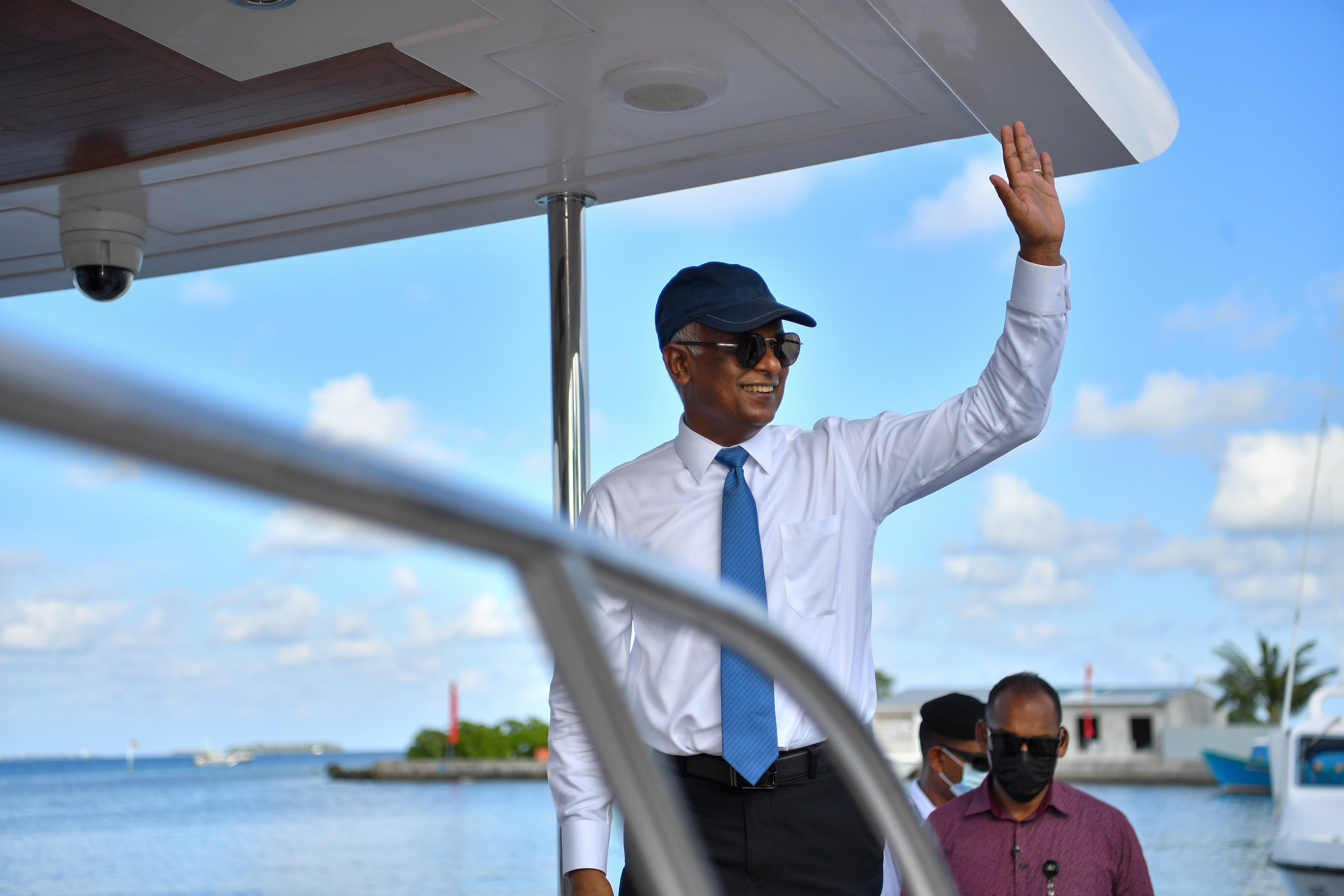 ހަވާލުވީއިރު ރައްޔިތުން ތިބީ އަސާސީ ގިނަ ހިދުމަތްތައް ނުލިބި
