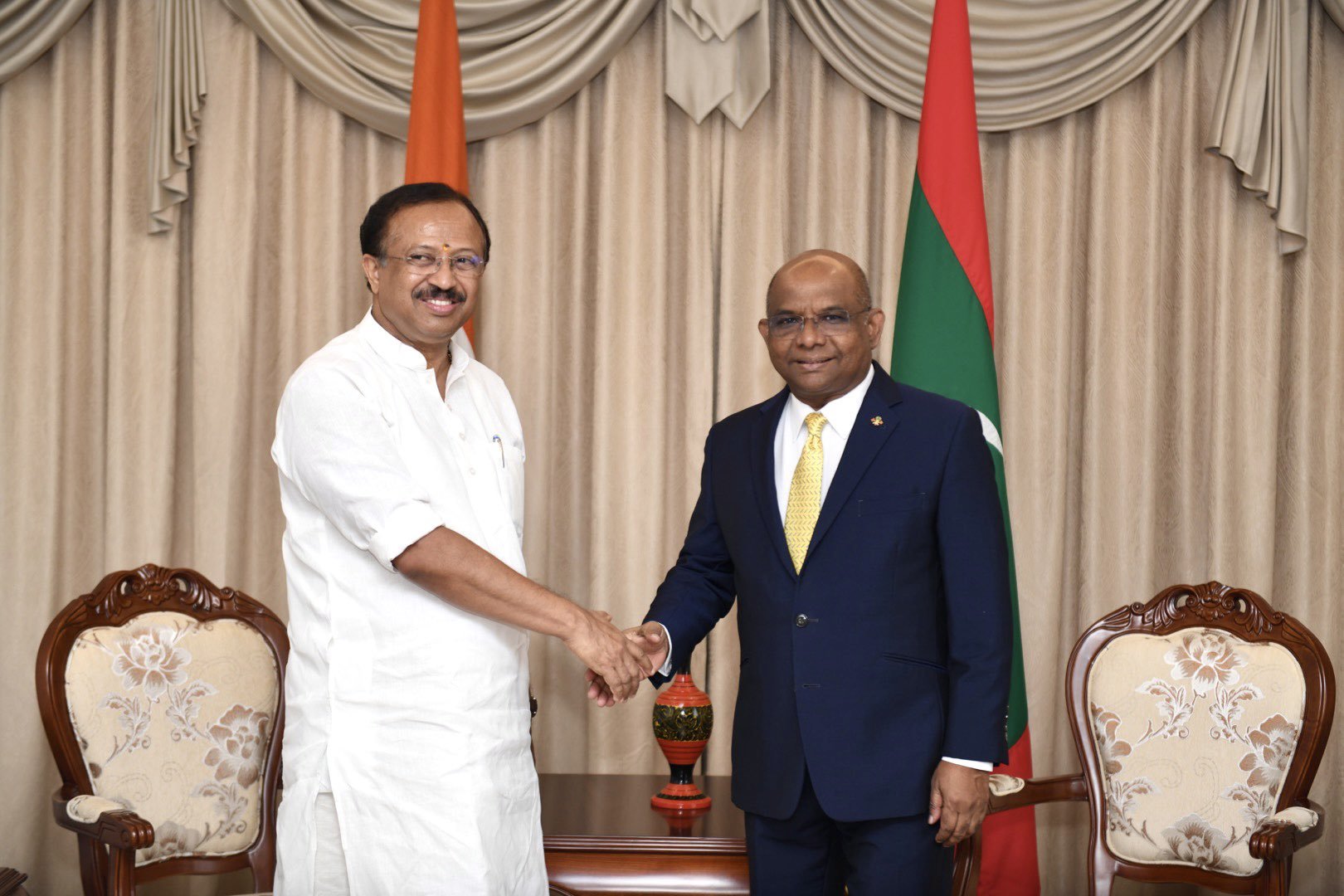 އިންޑިއާގެ އެހީގެ ދަށުން 10 މަޝްރޫއެއް ހިންގަން ސޮއިކޮށްފި