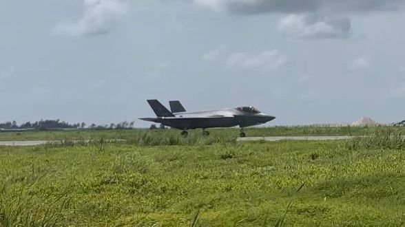 Italian fighter jets land at Velana Airport