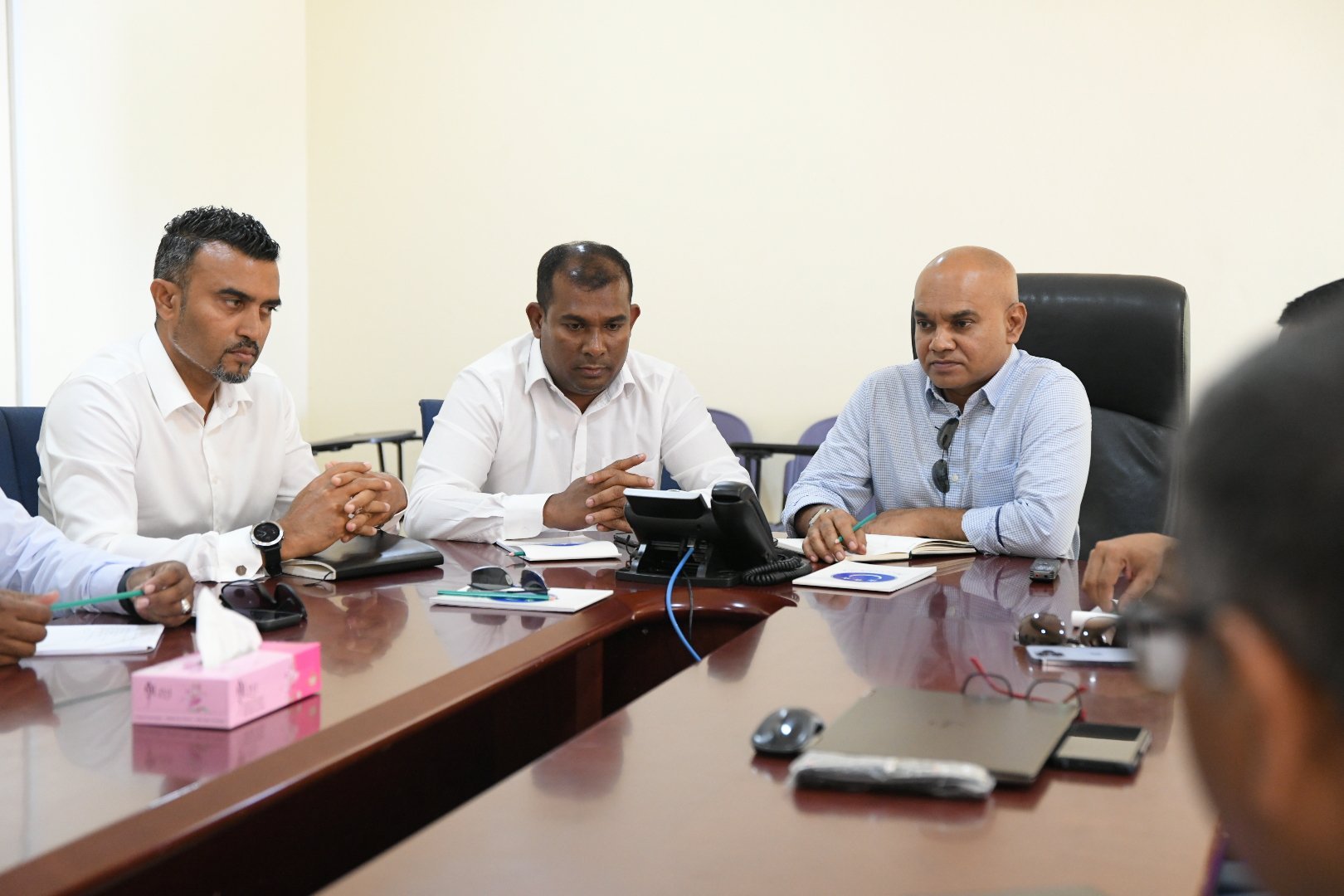 މަސްވެރިންނާއެކު ބޭއްވި މަޖިލިސް ކޮމިޓީގެ ބައްދަލުވުން ހޫނުވެއްޖެ