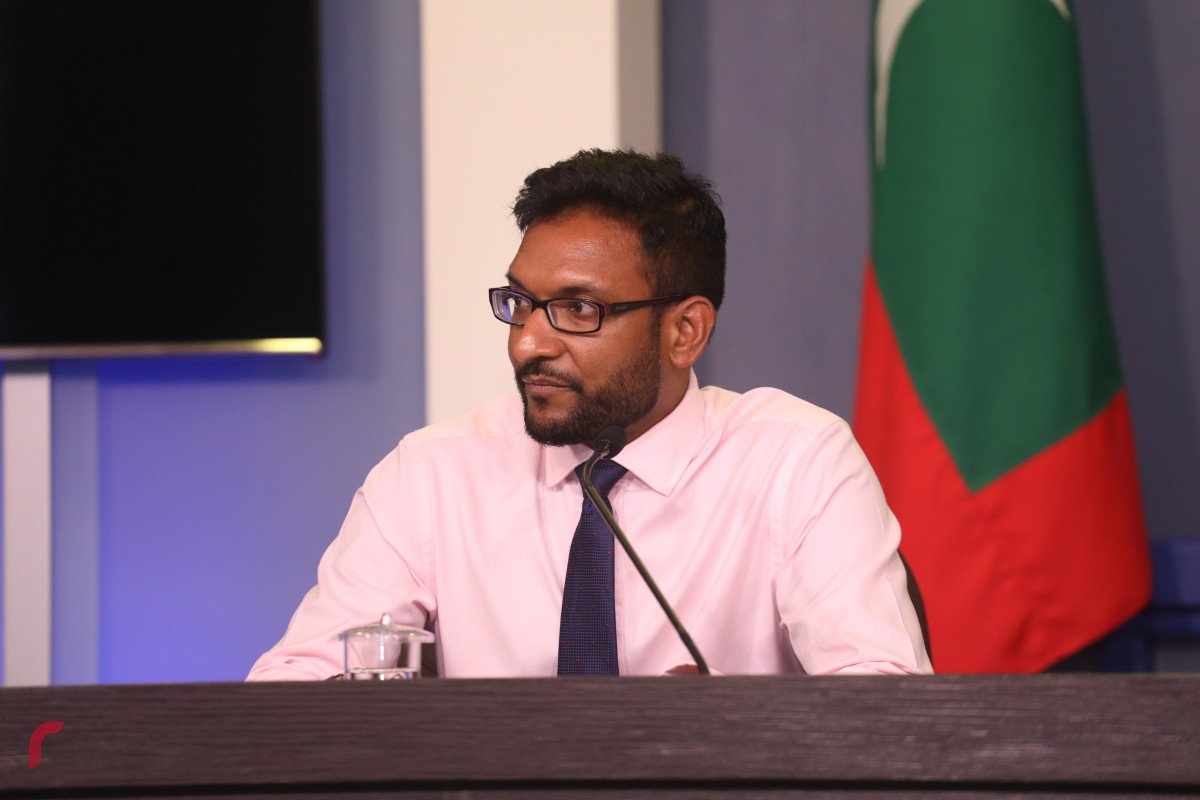 ޑރ. ޝާހު ސަރުކާރުން ވަކިވެ ޑިމޮކްރެޓްސްއާ ގުޅިވަޑައިގެންފި