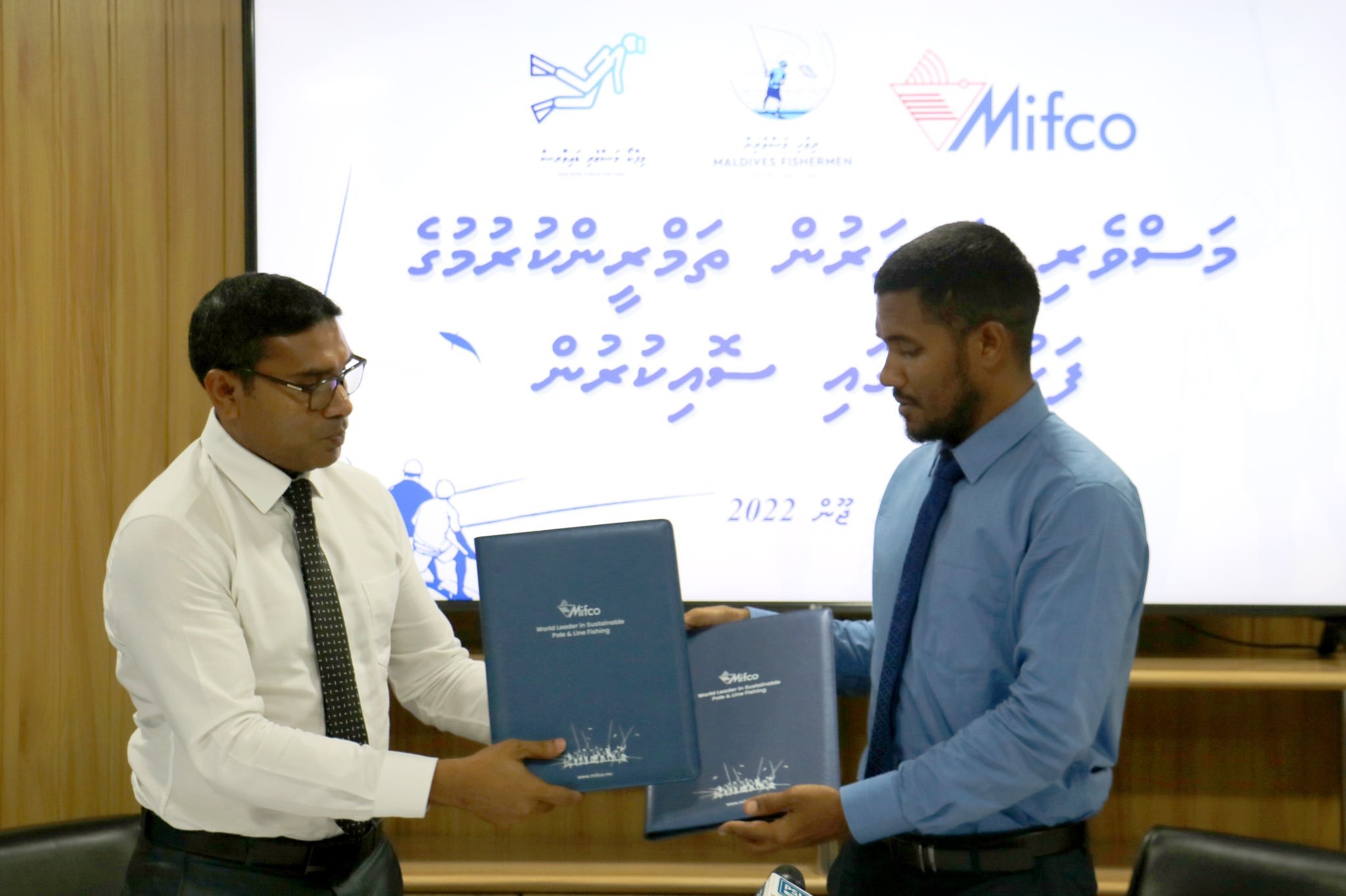 މަސްވެރިން ޑައިވިން އަށް ތަމްރީންކުރަން ފަށަނީ