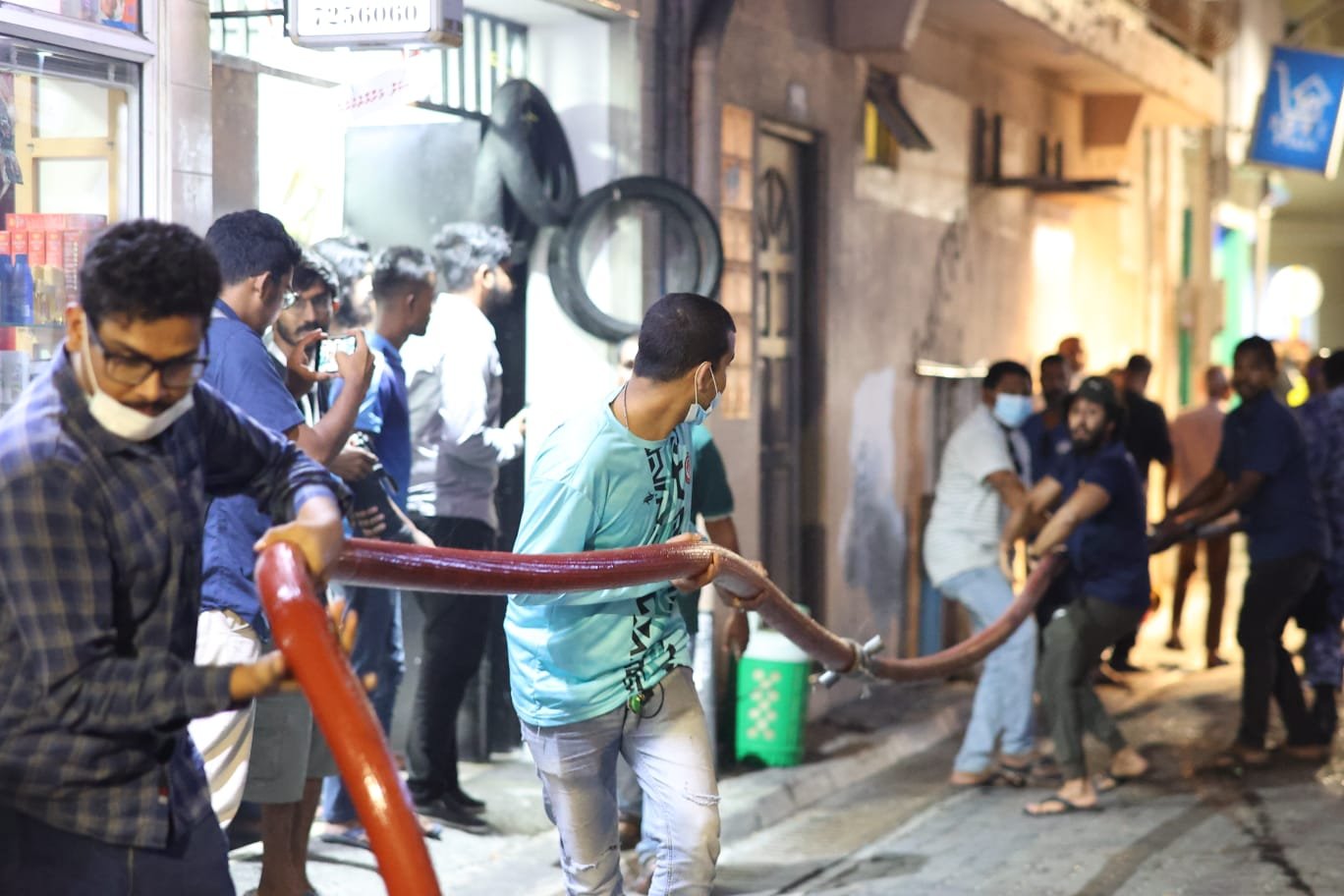 އީވްނިން ކެފޭގައި އަލިފާނުގެ ހާދިސާއެއް ހިނގައިފި