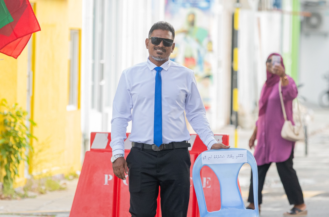 ސަސްޕެންޝަނަށްފަހު ތިނަދޫގެ މޭޔަރު އެނބުރި މަސައްކަތަށް