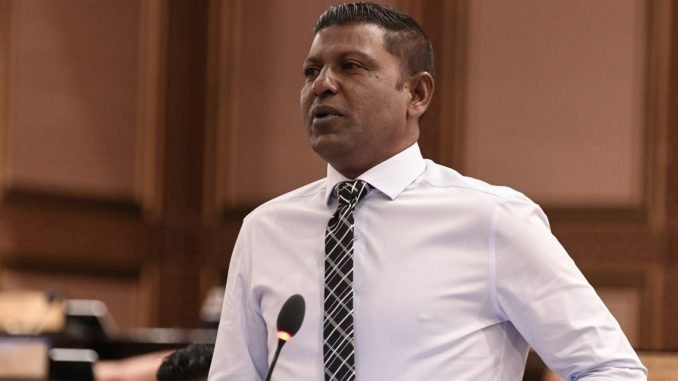 14 އަހަރުގެ ހުކުމެއް އަތުވެ ރިޒާގެ ގޮނޑި ގެއްލުމުގެ ބިރު