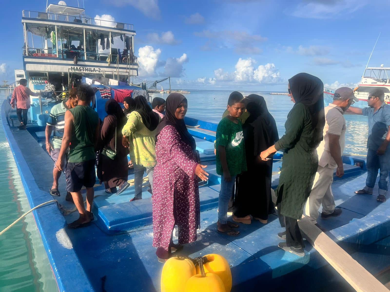 އައްޑޫ މަސްވެރިންގެ އާއިލާތަކުން މުޒާހަރާއާ ގުޅިއްޖެ