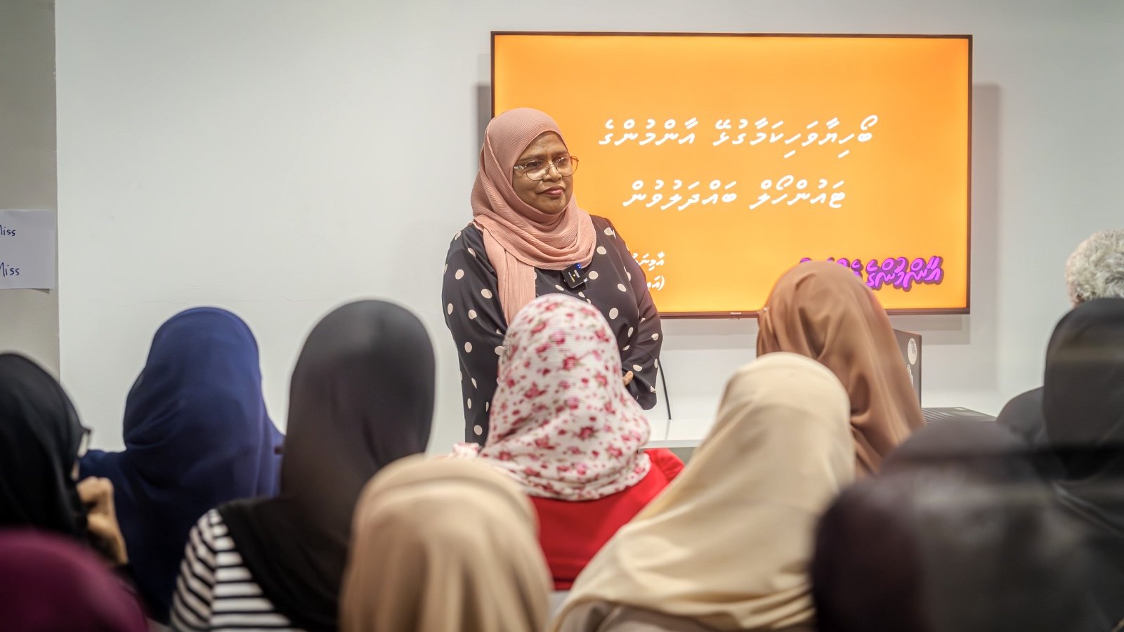 އައިންތު މިސް އަންނަނީ ތިން ދުވަހުގެ ހަފުތާ ބަންދު ހޯދައިދޭން!