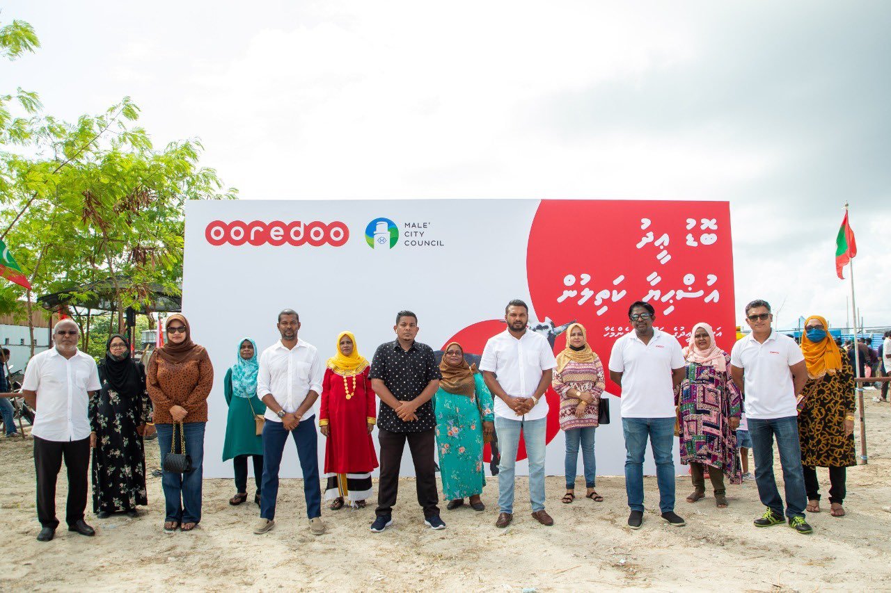 އުރީދޫއިން އުޟްހިޔާ ކަތިލައި، ހިޔާގެ ކުދިންނަށް ހަދިޔާކޮށްފި