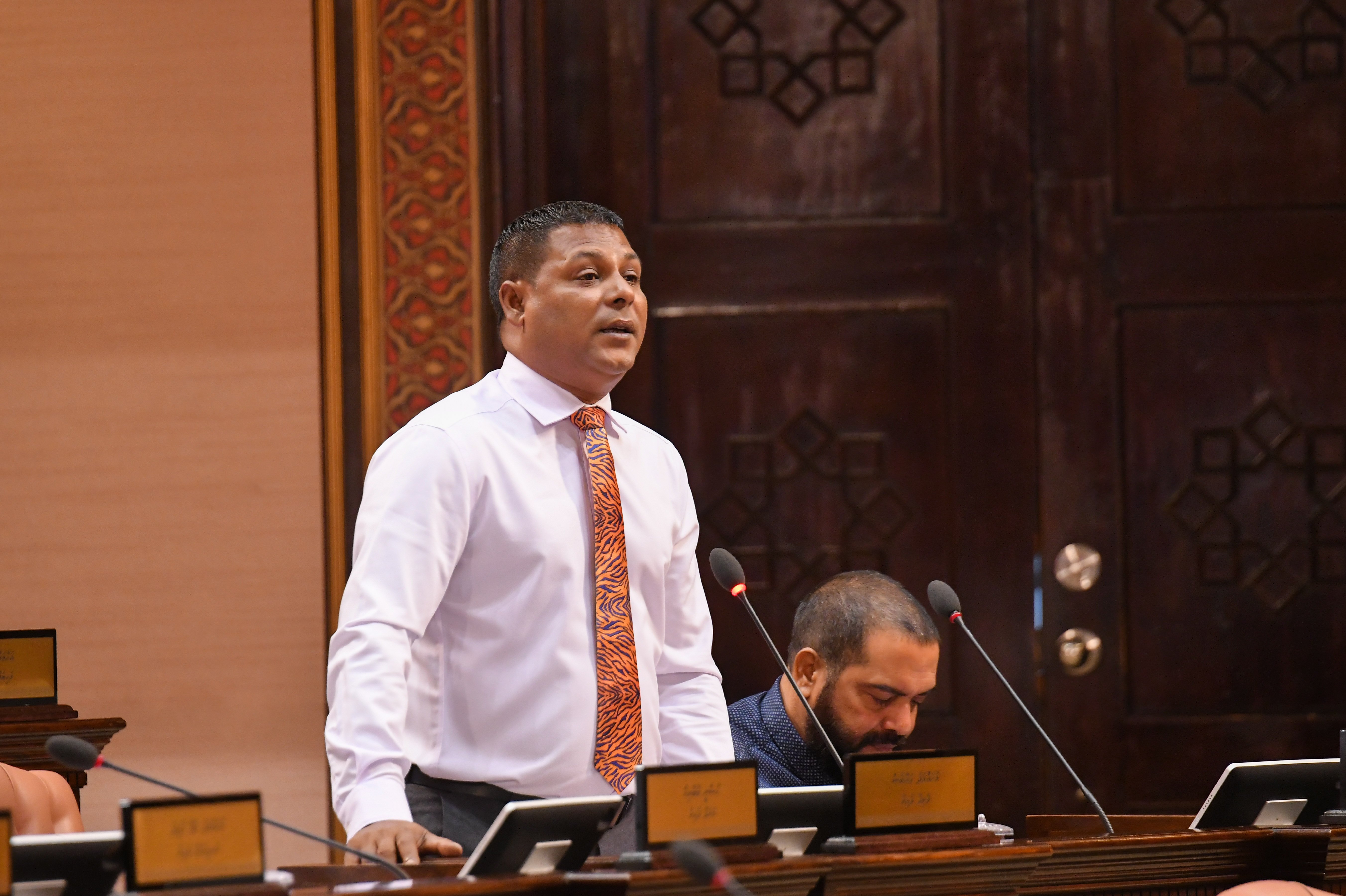 "ރައްޔިތުންގެ ނަމުގަ ލޯނު ނަގައިގެން ރަސްމާލެ ހިއްކާކަށް ނުޖެހޭ"