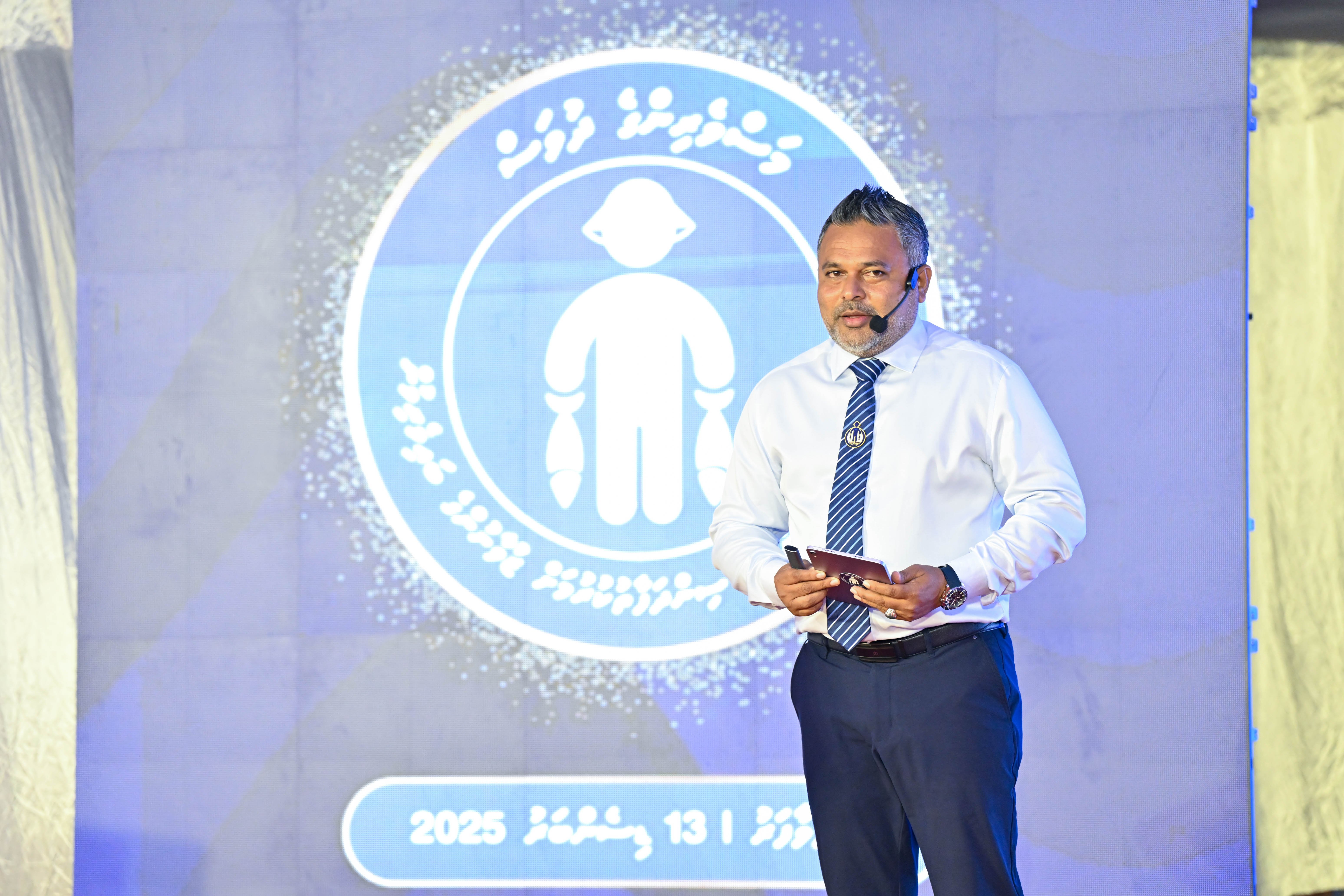 "ބޮޑު ކަންނެލި މަސްވެރިންނަށް މިލިއަނުން ފައިސާ ނުލިބި އެބަހުރި"
