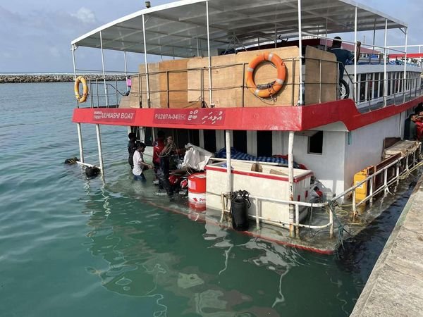 ކަނޑިތީމު ބޯޓެއް ބިލެތްފަހީ ނެރު ފައިކަށްޓަށް އުރިއްޖެ