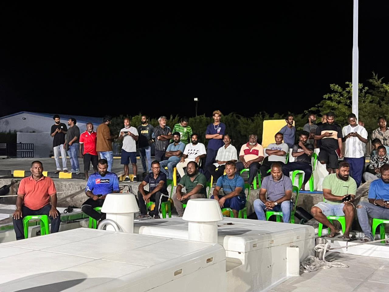 ސަރުކާރުން ދޭ އިންޒާރަކަށް ނުސިހޭ ކަމަށް އައްޑޫ މަސްވެރިން ބުނެފި