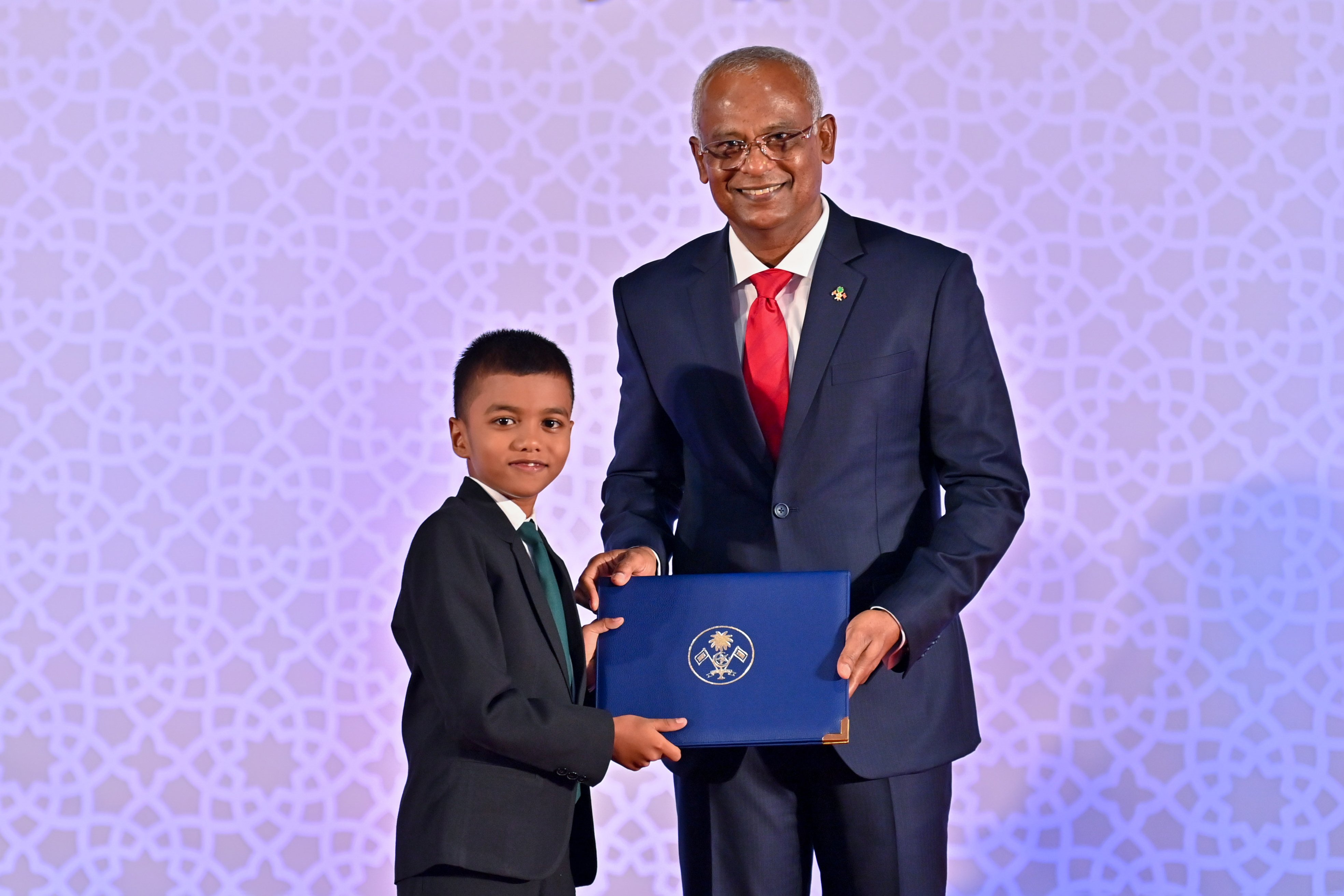 ދުވާލަކު ދެ ސަފުހާ، ދޮޅު އަހަރުން އެންމެ ހަގު ހާފިޒަށް 