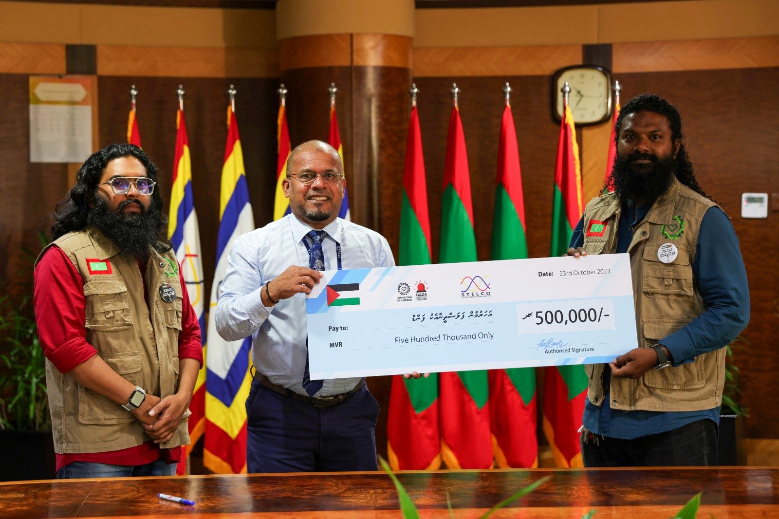 Stelco donates MVR 500,000 to Palestine Fund