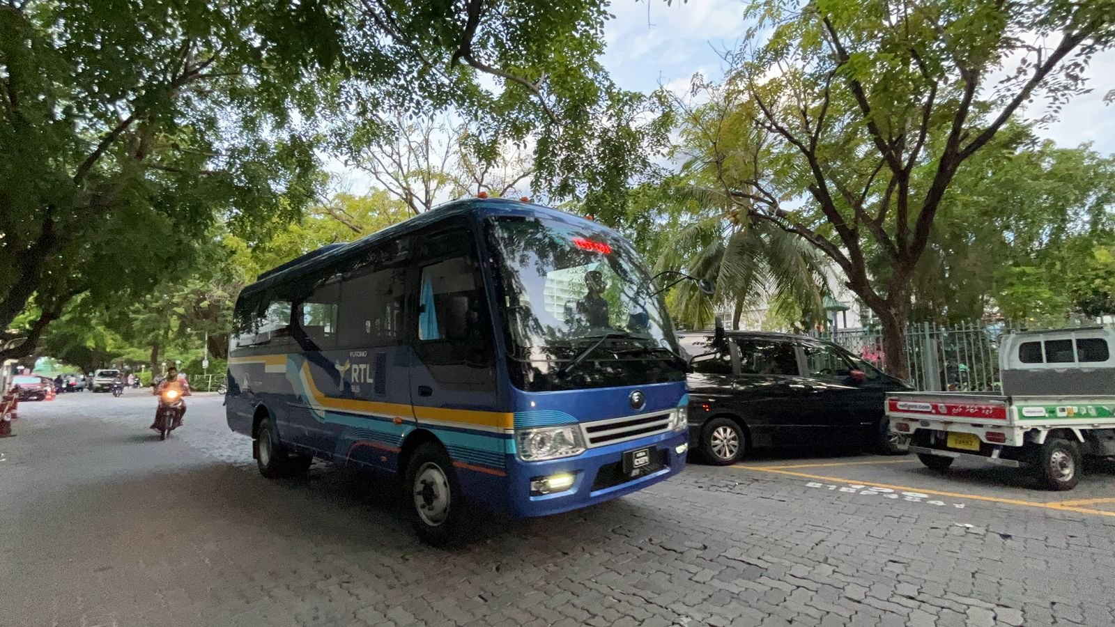 މިނީ ބަހާއެކު ޓެކްސީތައް ކަންބޮޑުވަނީ މަގުތައް ތޮއްޖެހޭނެތީ