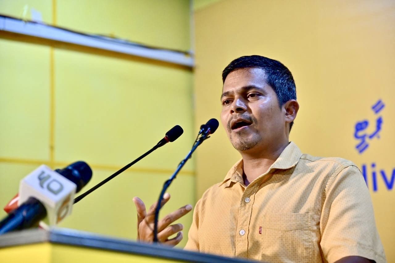 "ރައީސް ވިދާޅުވާ ރައްޔިތުންގެ ފަޅިއަކީ ސިޔާސީ މުވައްޒަފުން"