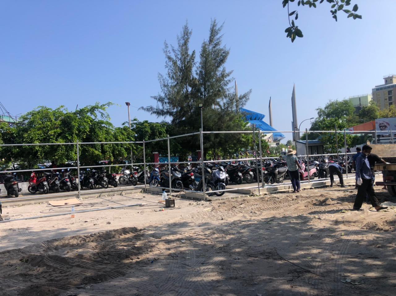 މާލެ ފެހިކުރަން 180 ކަދުރު ރުކާއި 320 މޭވާ ގަސް ހޯދަނީ