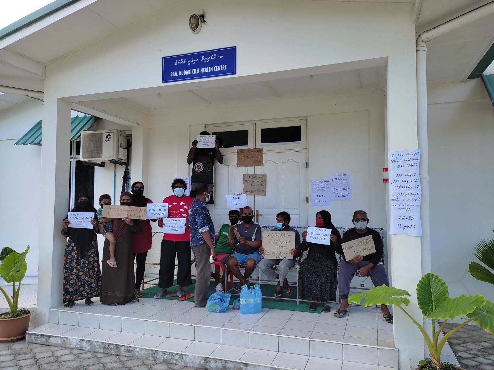 ކުޑަރިކިލު ރައްޔިތުން ނުކުމެ ހެލްތު ސެންޓަރު ބަންދުކޮށްފި