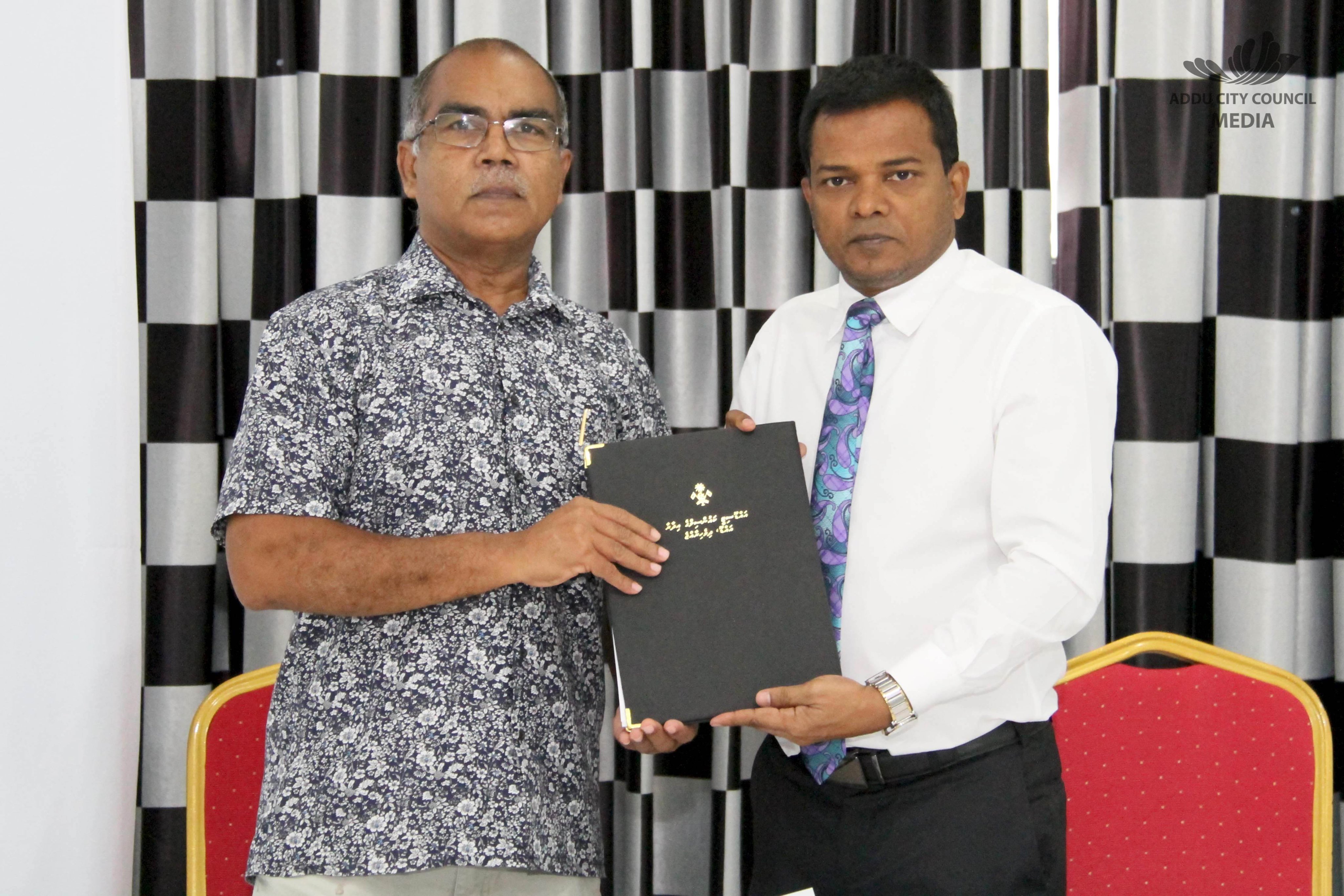 އައްޑޫން ޓޫރިޒަމަށް ދޫކުރި ބިންތައް ހަވާލުކޮށްފި