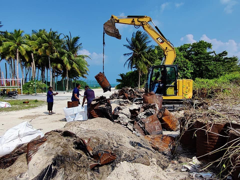 ތާރުތައް ނަގައި، މާފަރު ސަލާމަތްކޮށްފި