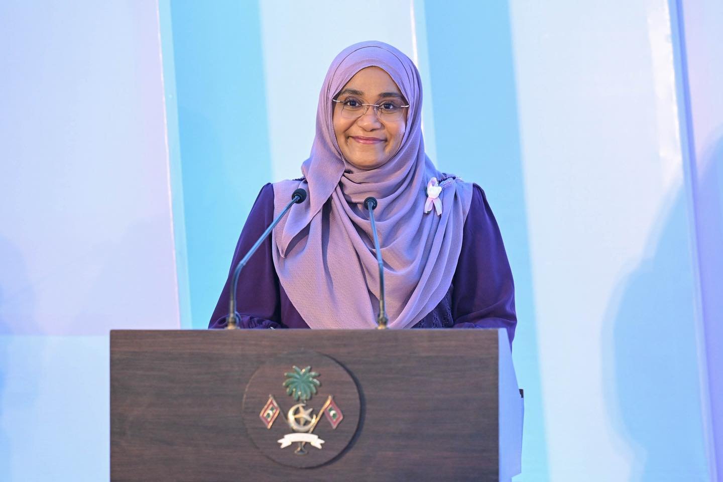 ރަސްމީ ހައިިސިއްޔަތެއް ނެތް ފަސްޓް ލޭޑީގެ ދަތުރުތައް ގިނަވެއްޖެ 